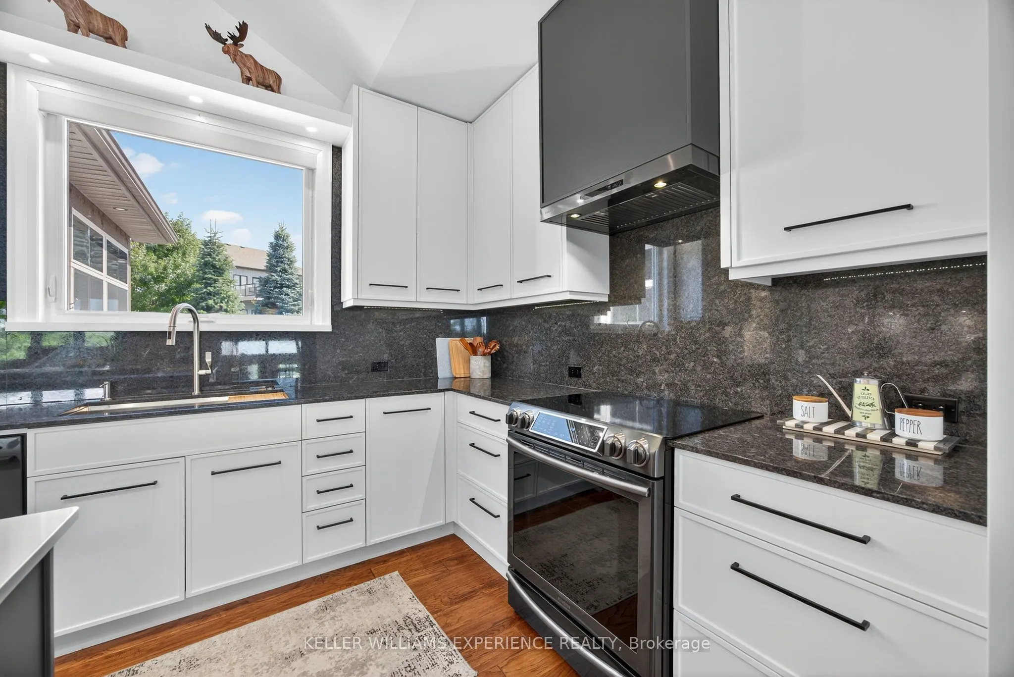 1435 15 16th Side Road E
