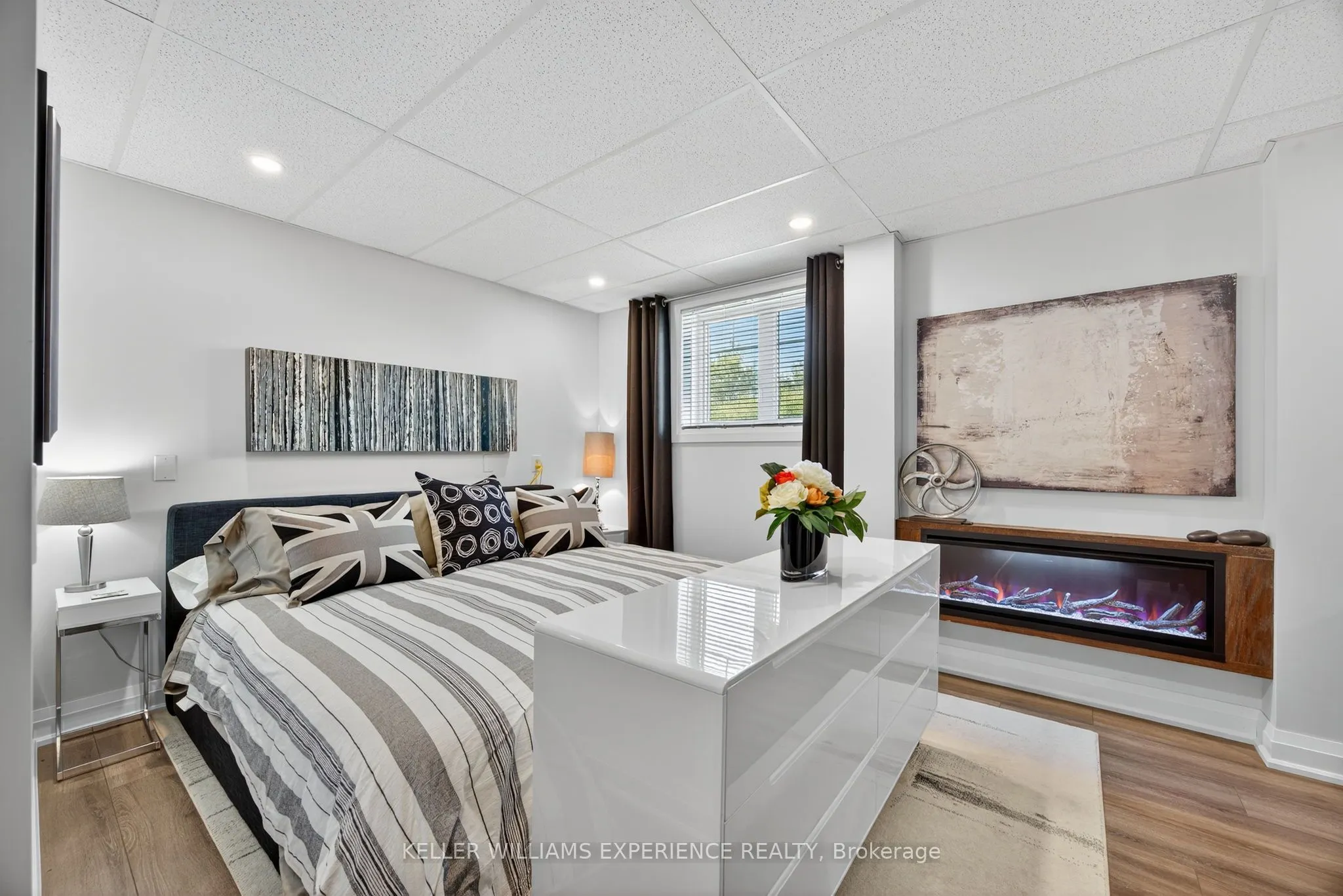1435 15 16th Side Road E