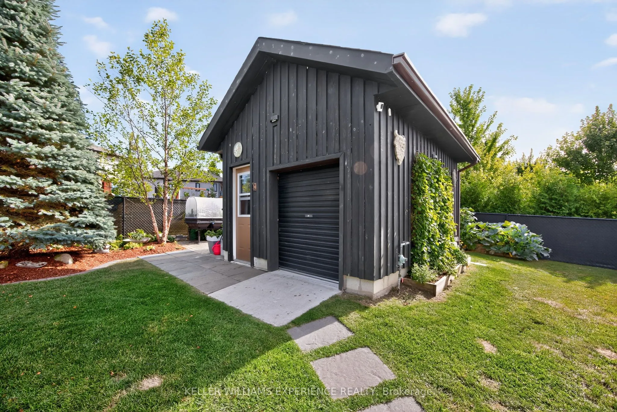 1435 15 16th Side Road E