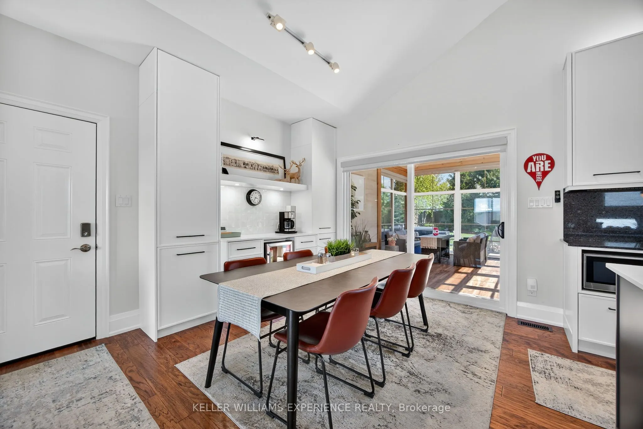 1435 15 16th Side Road E
