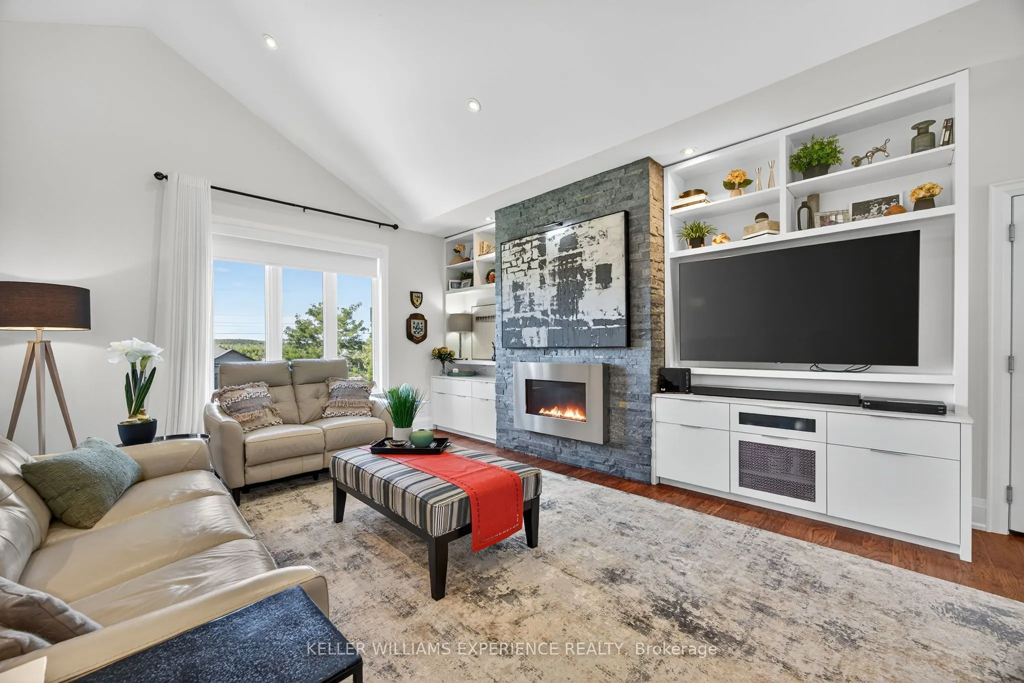 1435 15 16th Side Road E