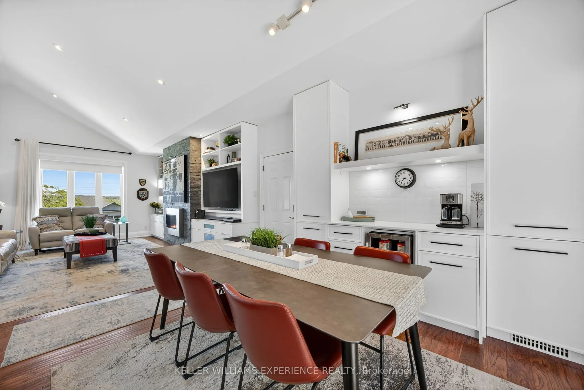 1435 15 16th Side Road E