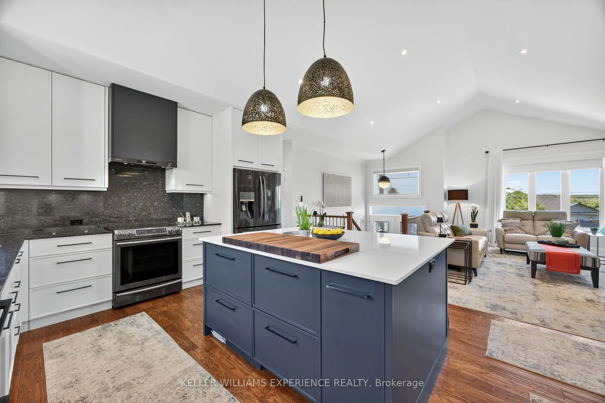 1435 15 16th Side Road E