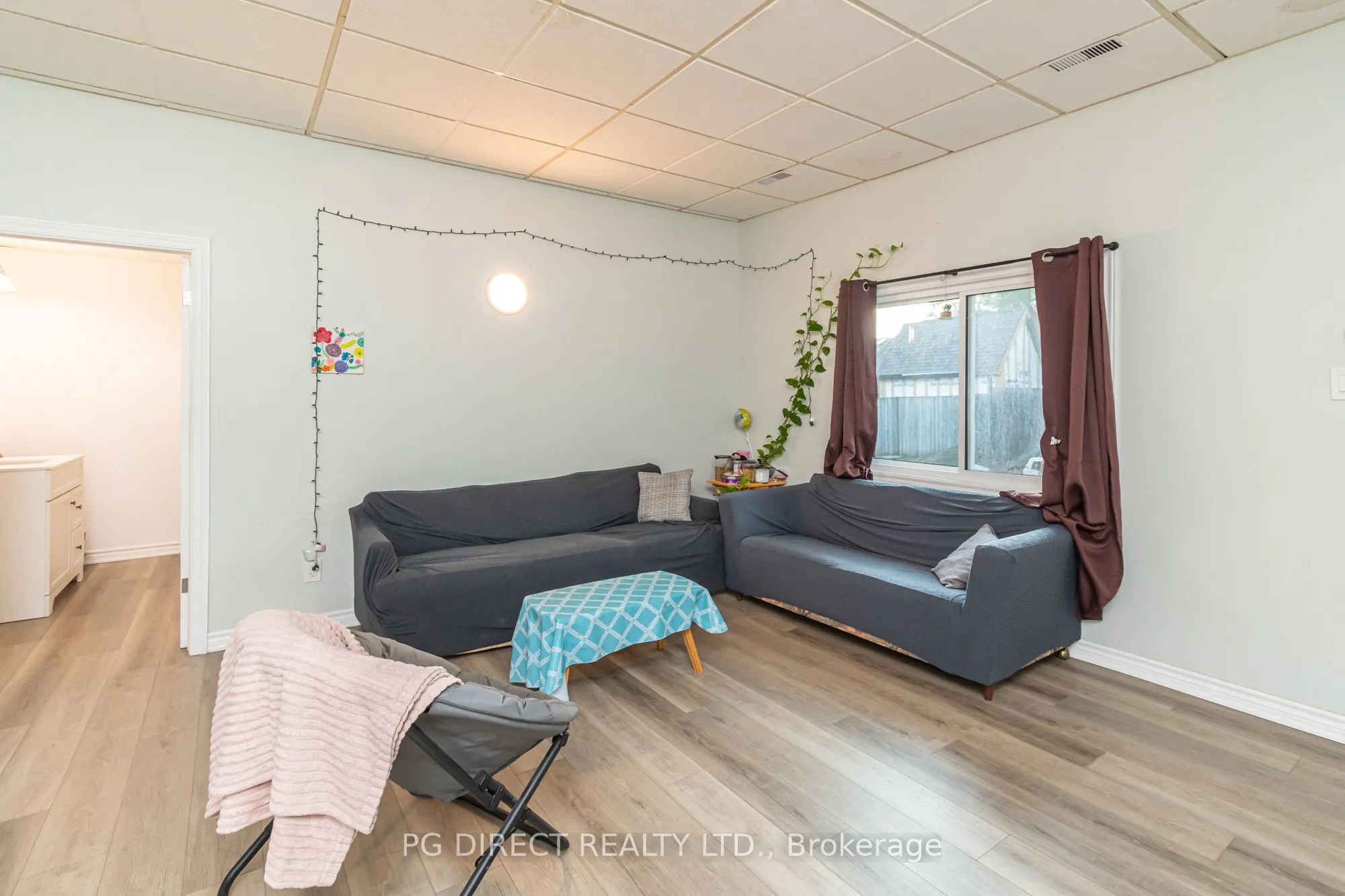 28 Johnson Street N