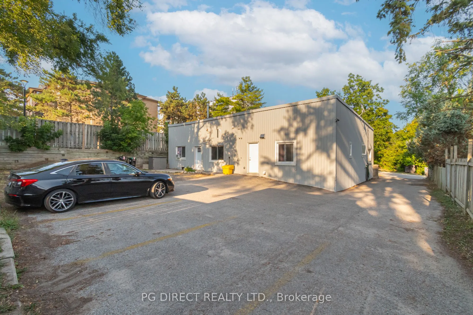 28 Johnson Street N