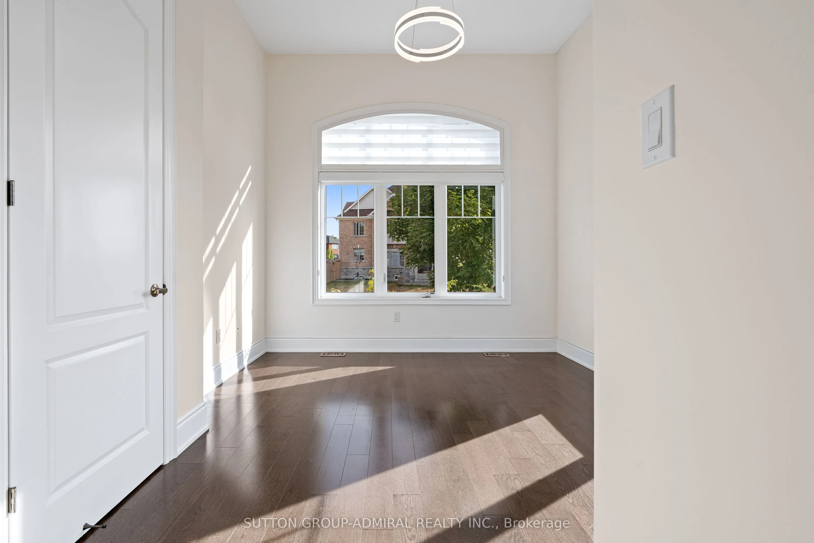 1 Redmond Crescent