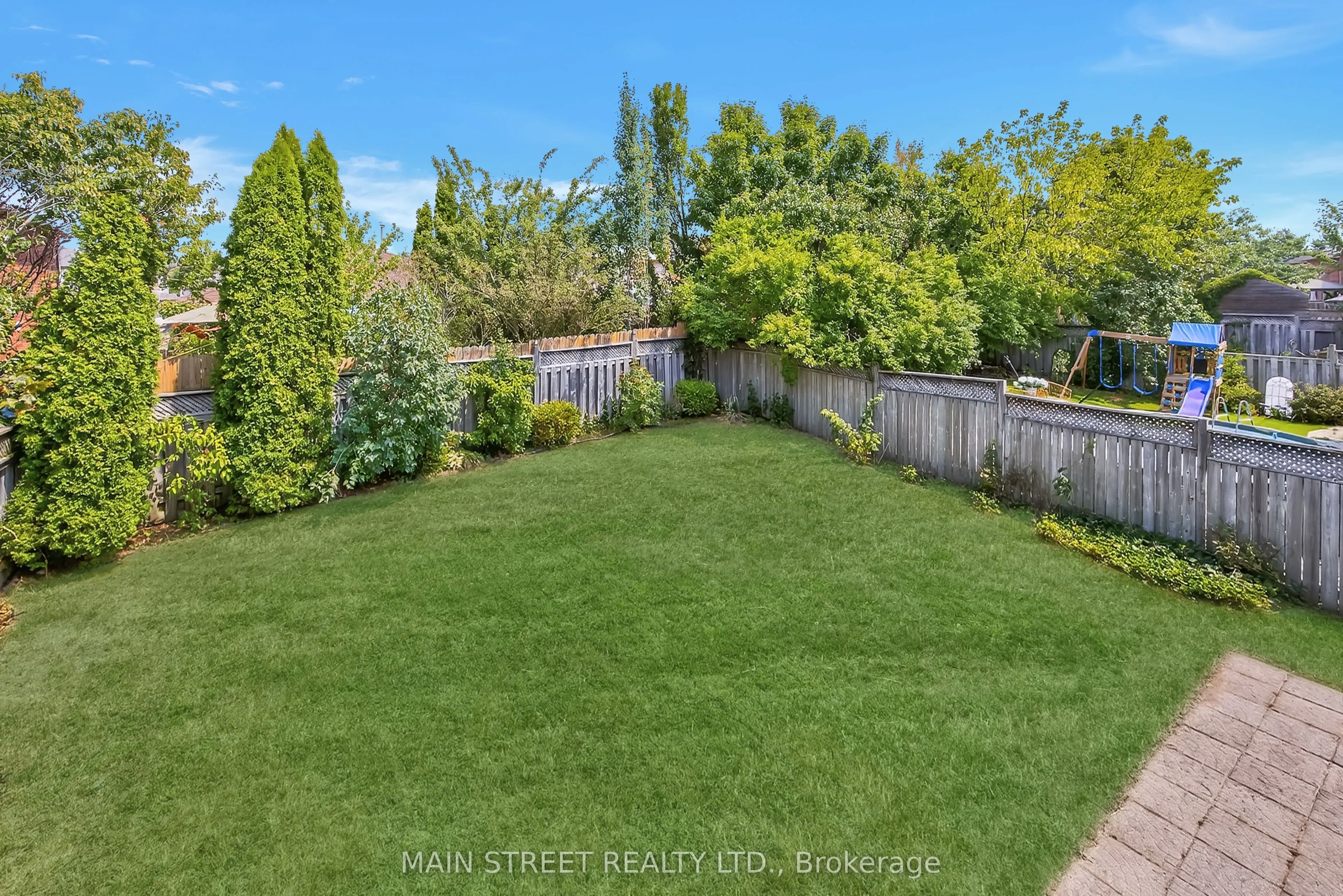94 Silver Maple Crescent