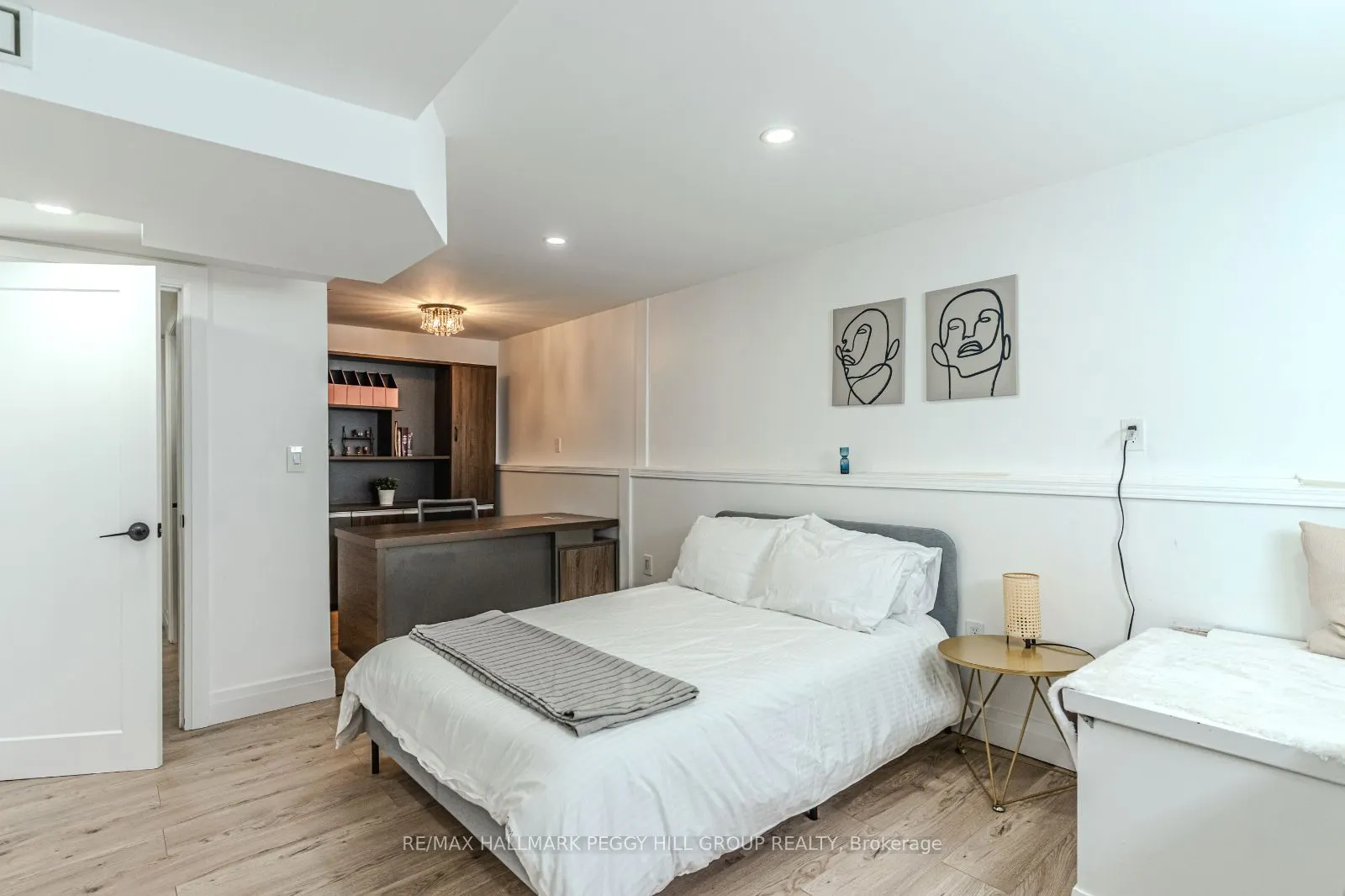 20 Hillview Crescent