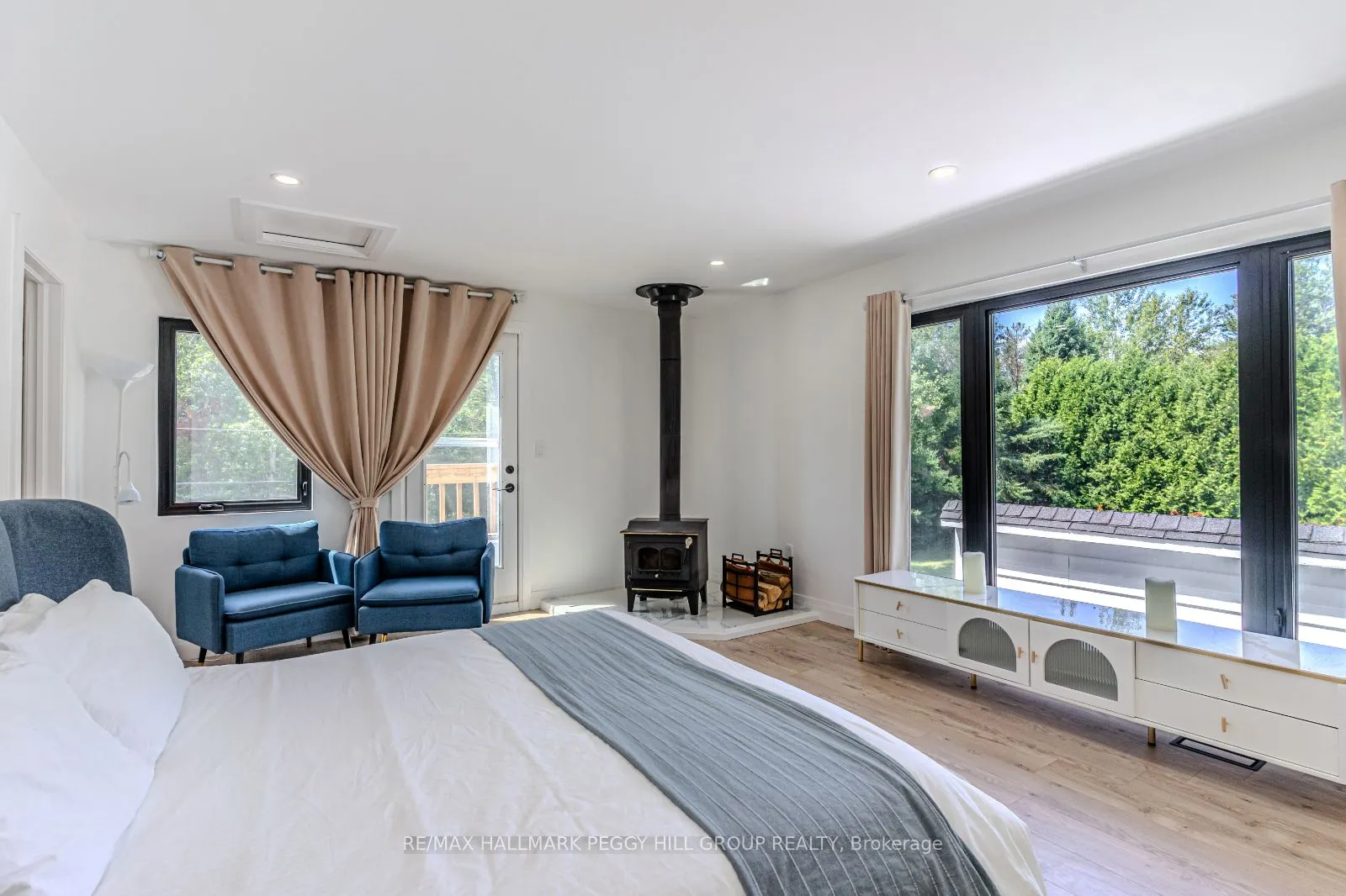 20 Hillview Crescent