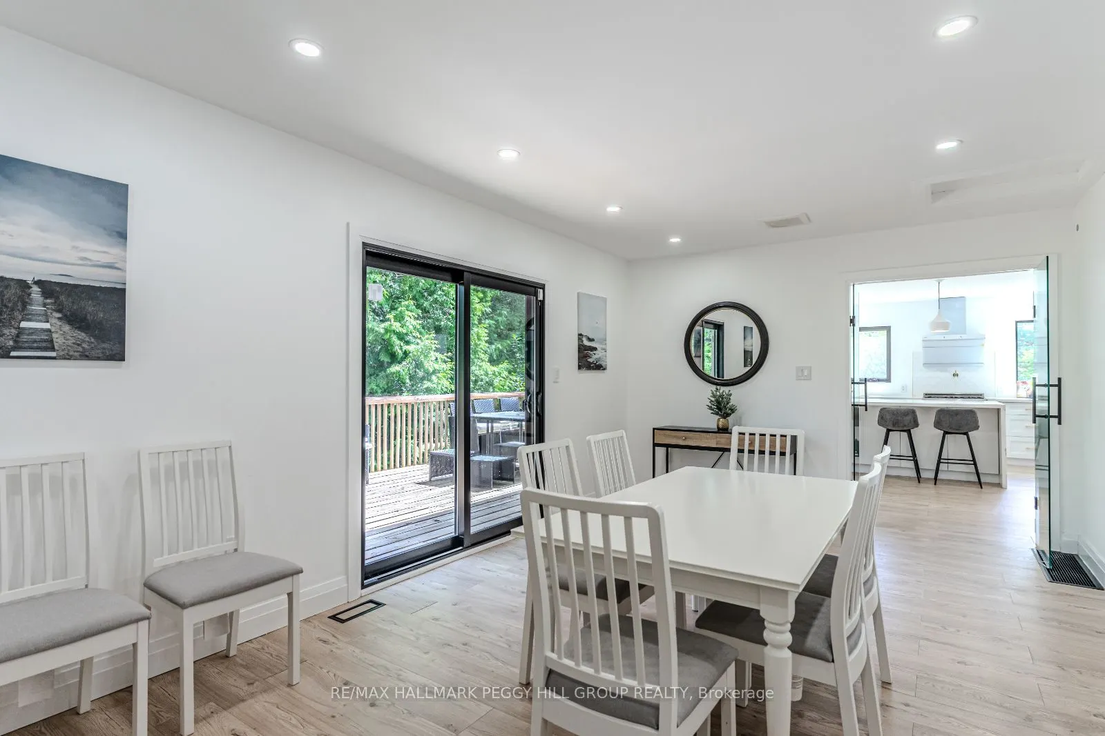 20 Hillview Crescent