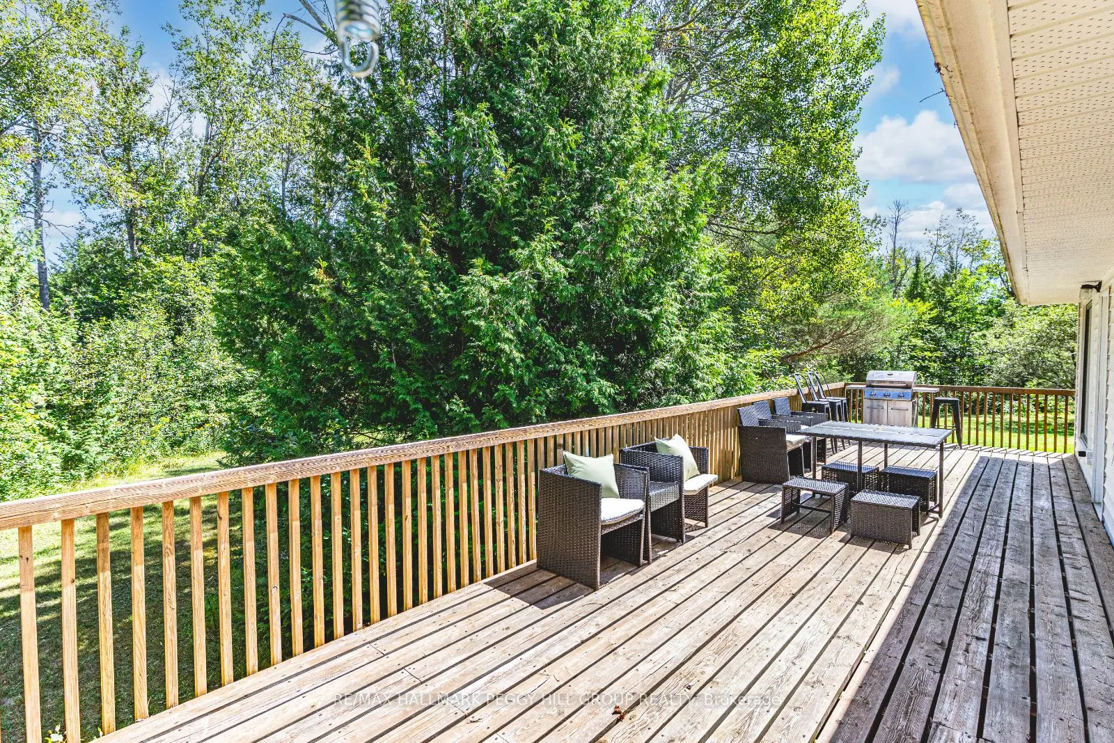 20 Hillview Crescent