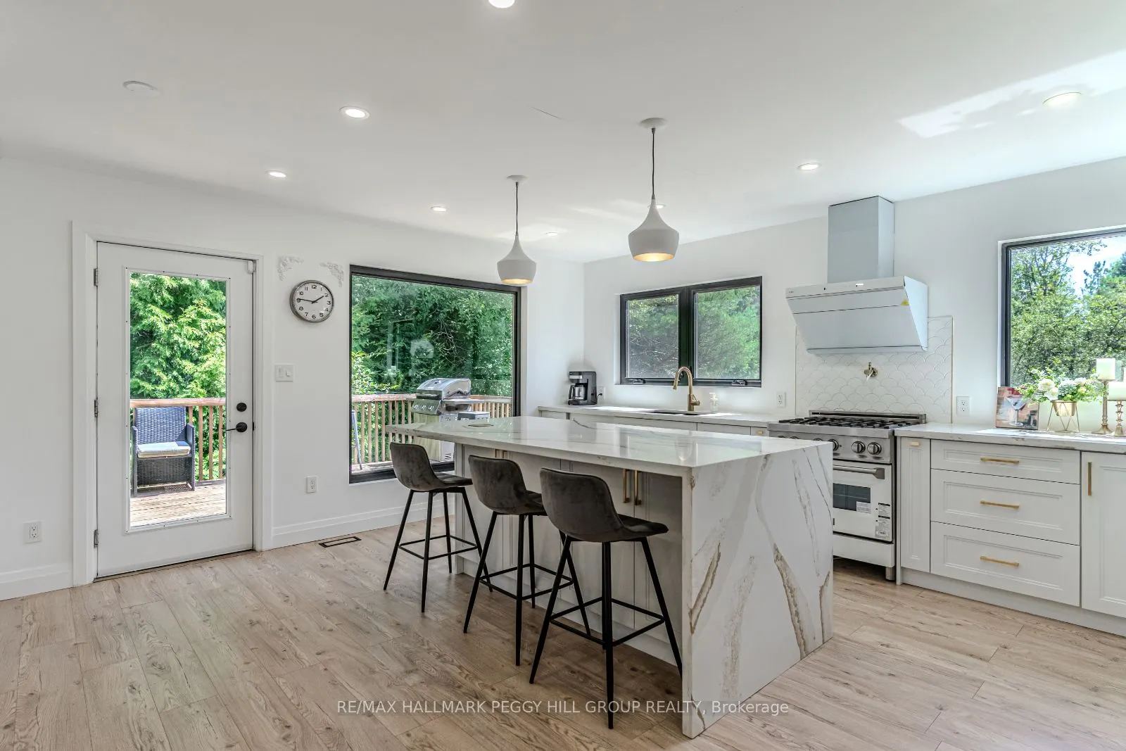 20 Hillview Crescent