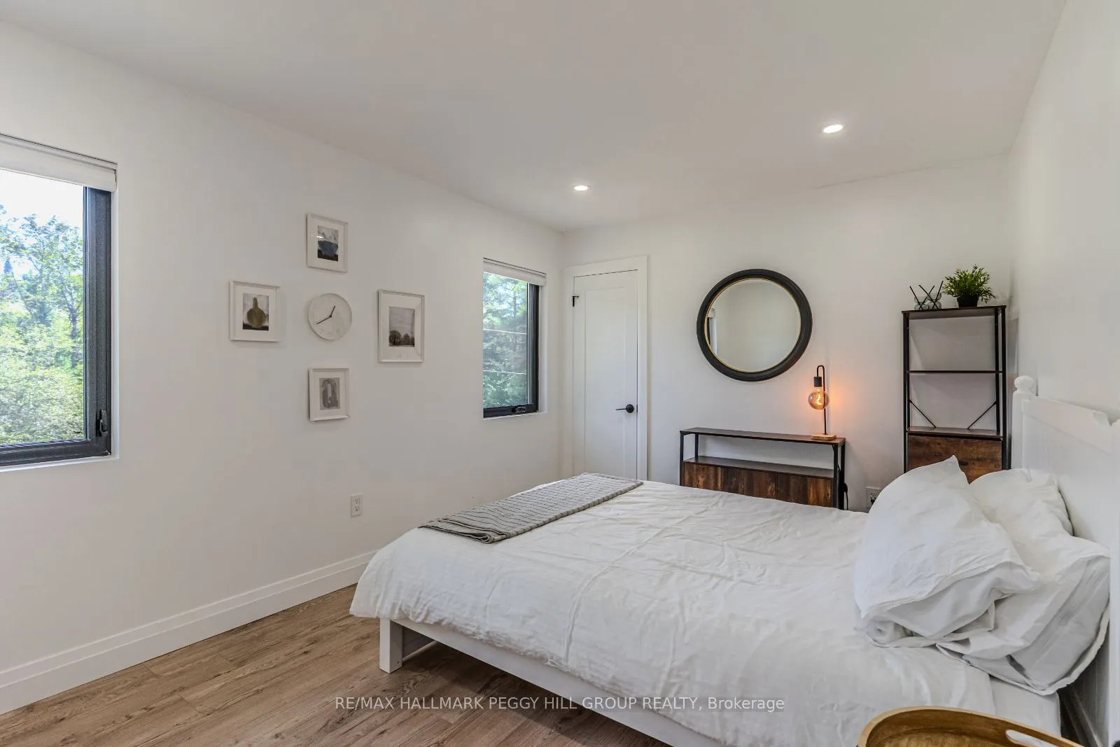 20 Hillview Crescent