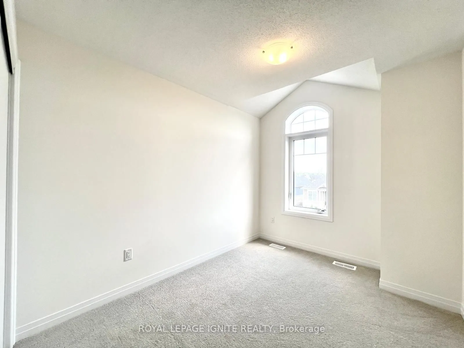 562 Hudson Crescent
