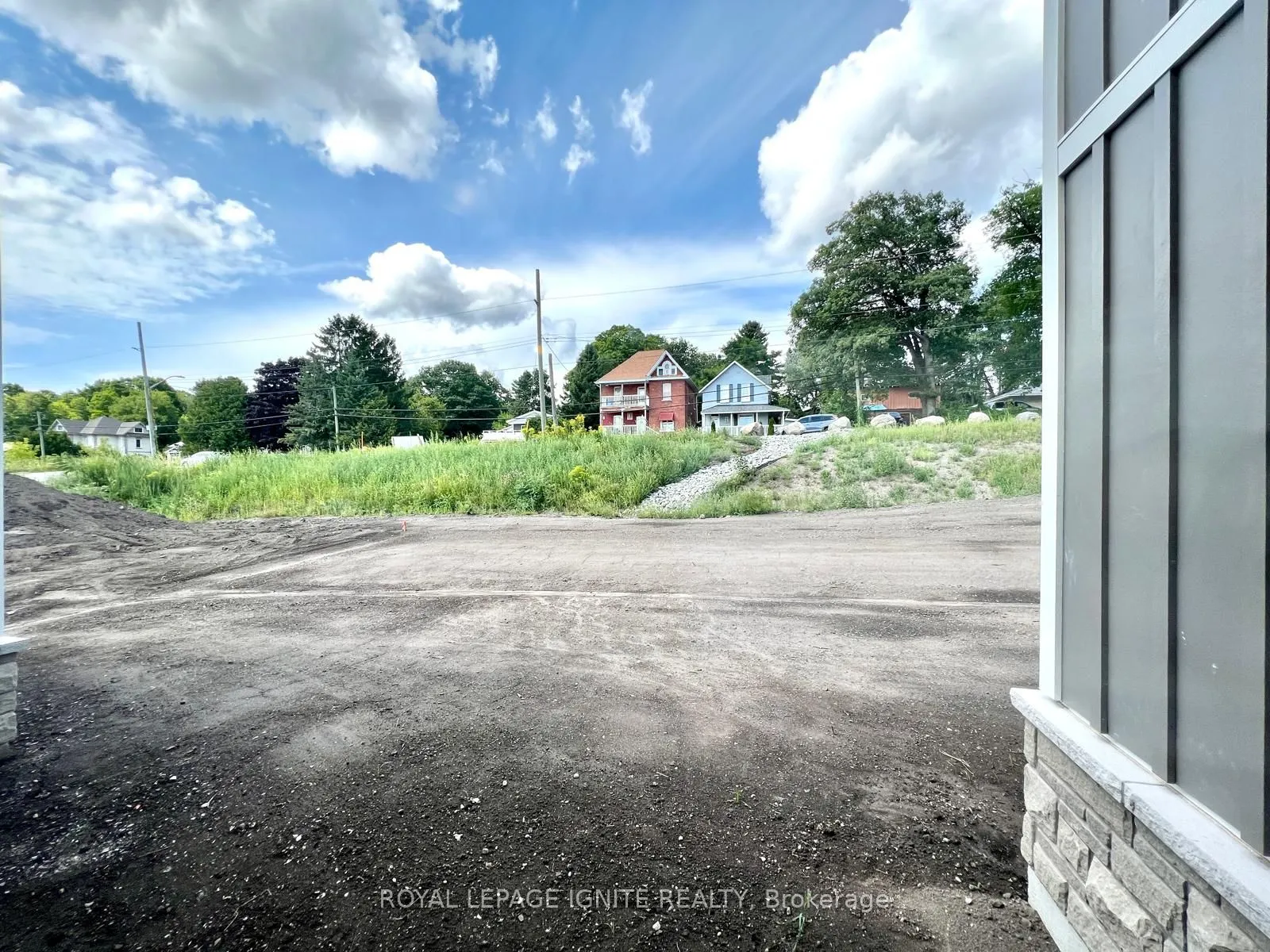 562 Hudson Crescent