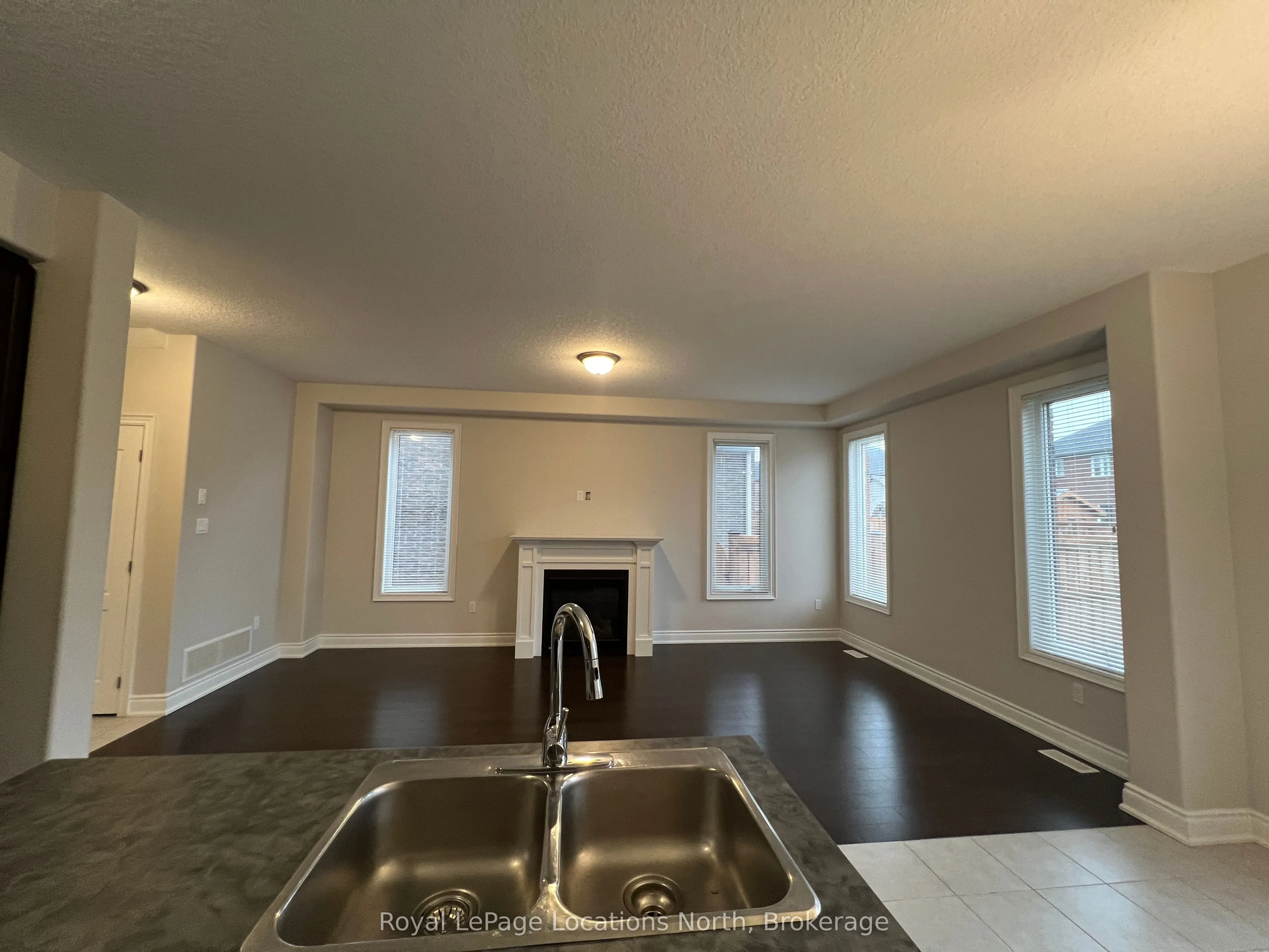 23 LOCKERBIE Crescent