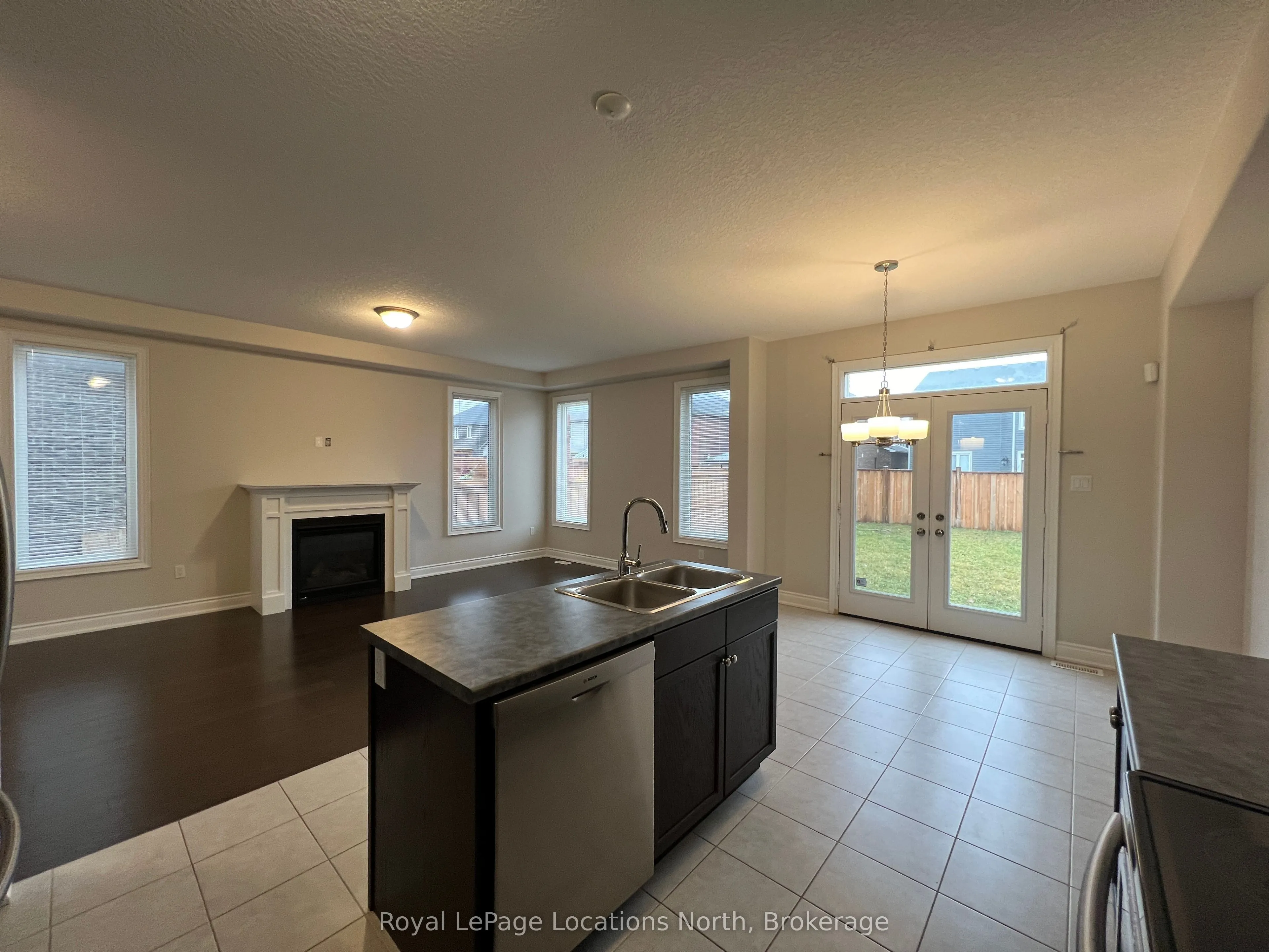 23 LOCKERBIE Crescent