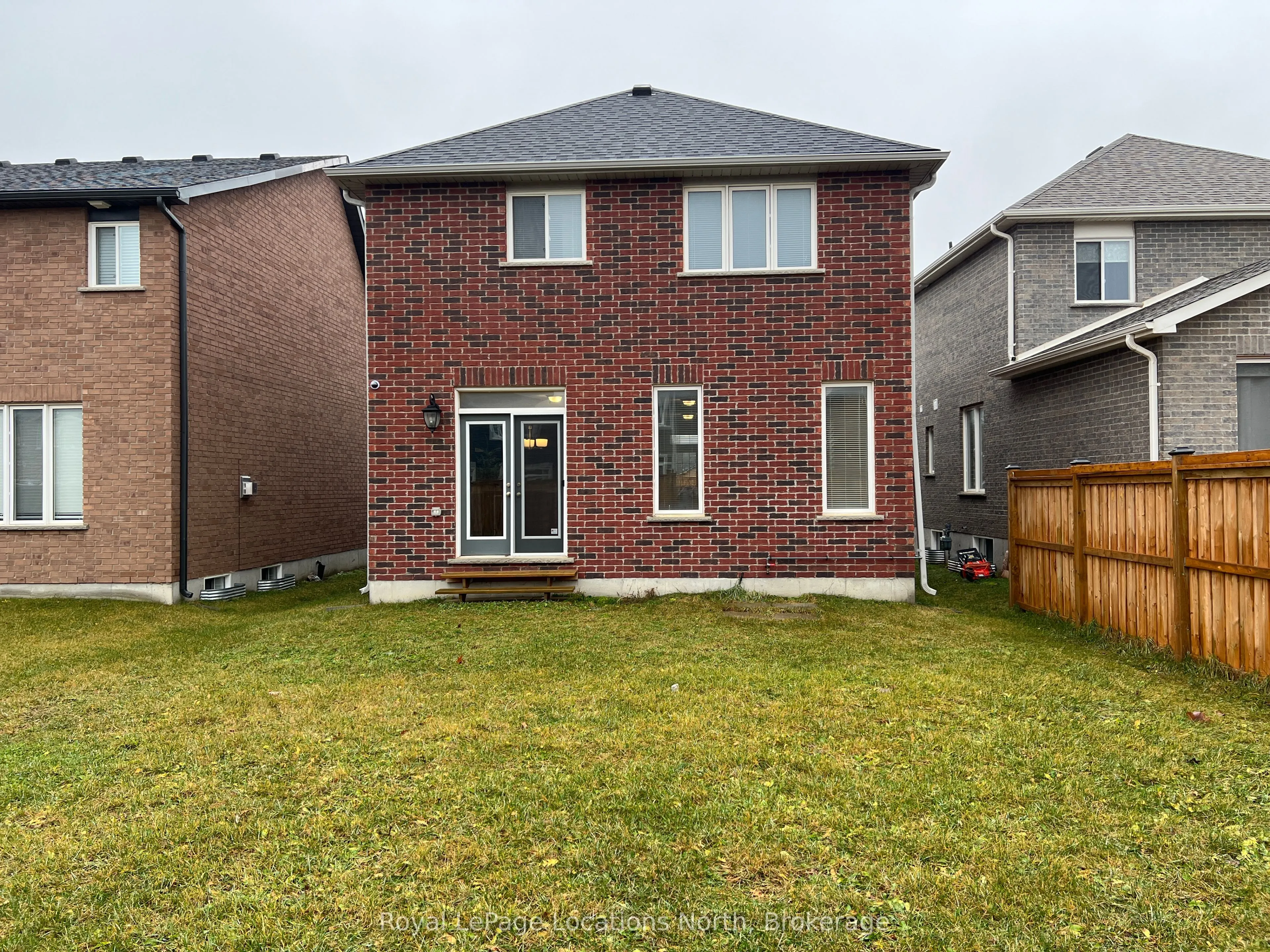 23 LOCKERBIE Crescent