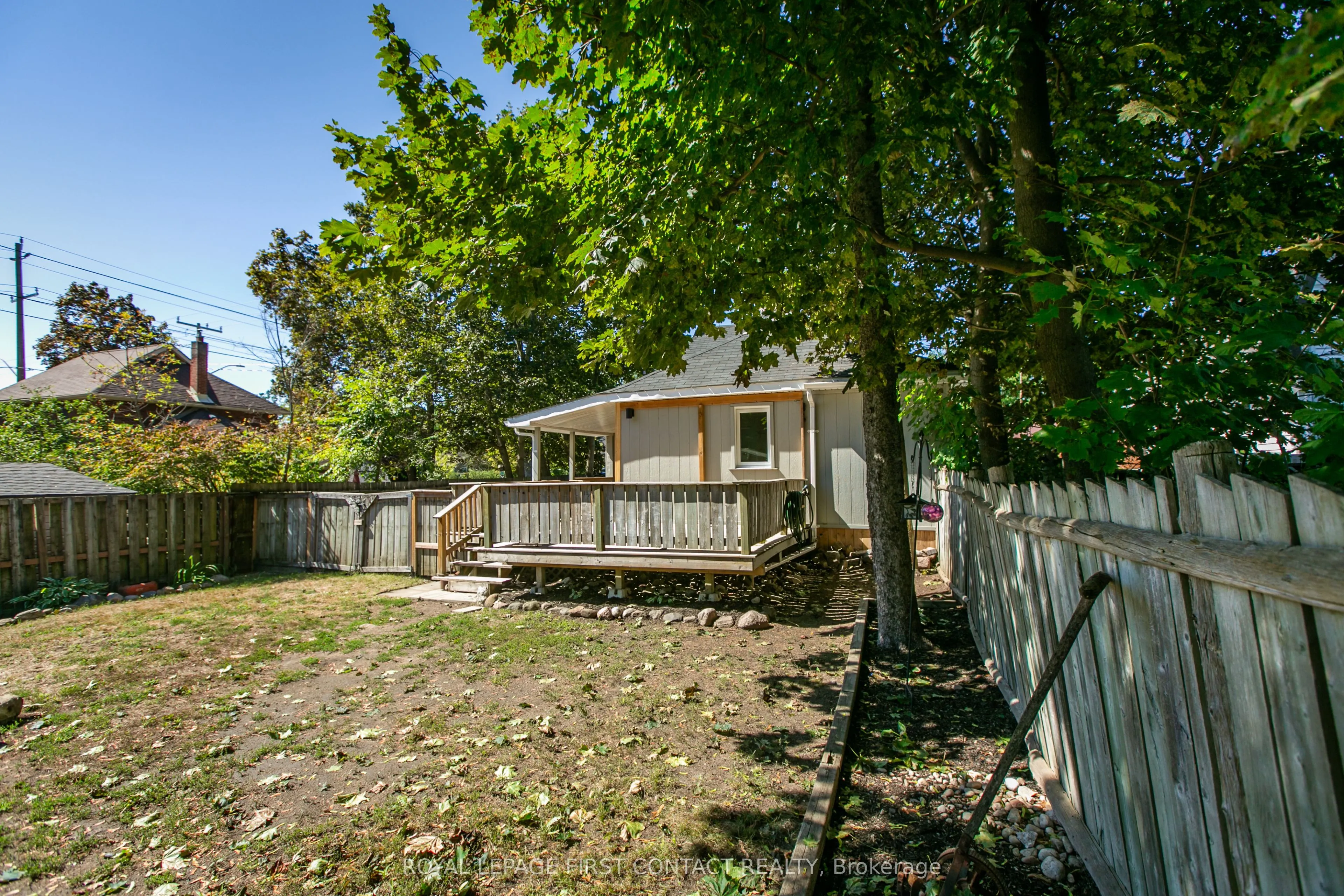 330 Laclie Street