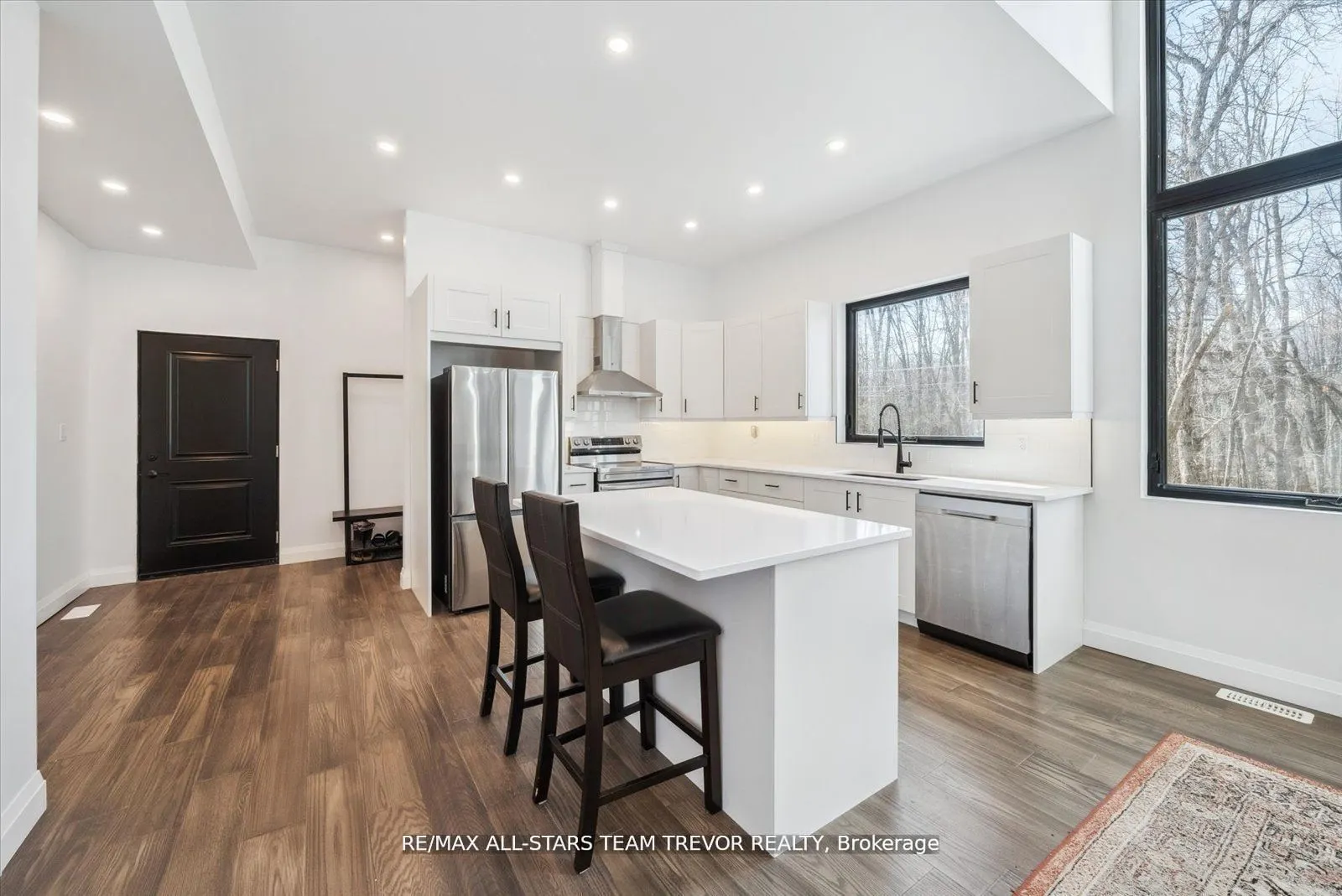 3441 Louis Lane
