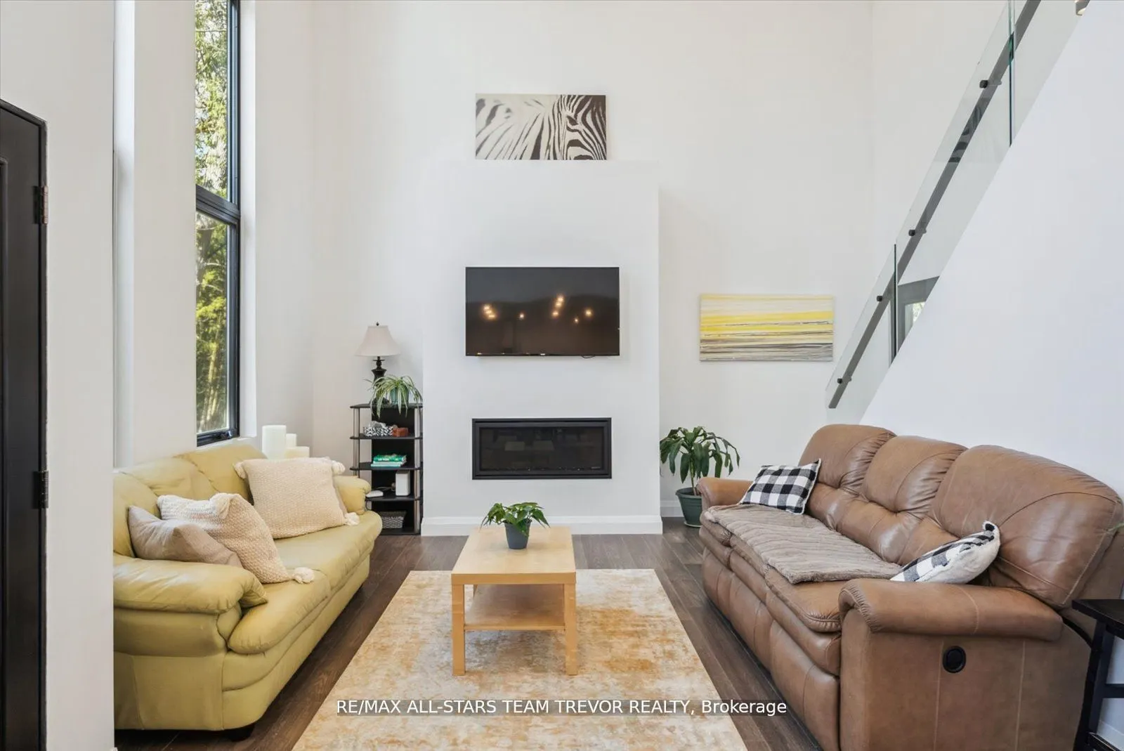 3441 Louis Lane