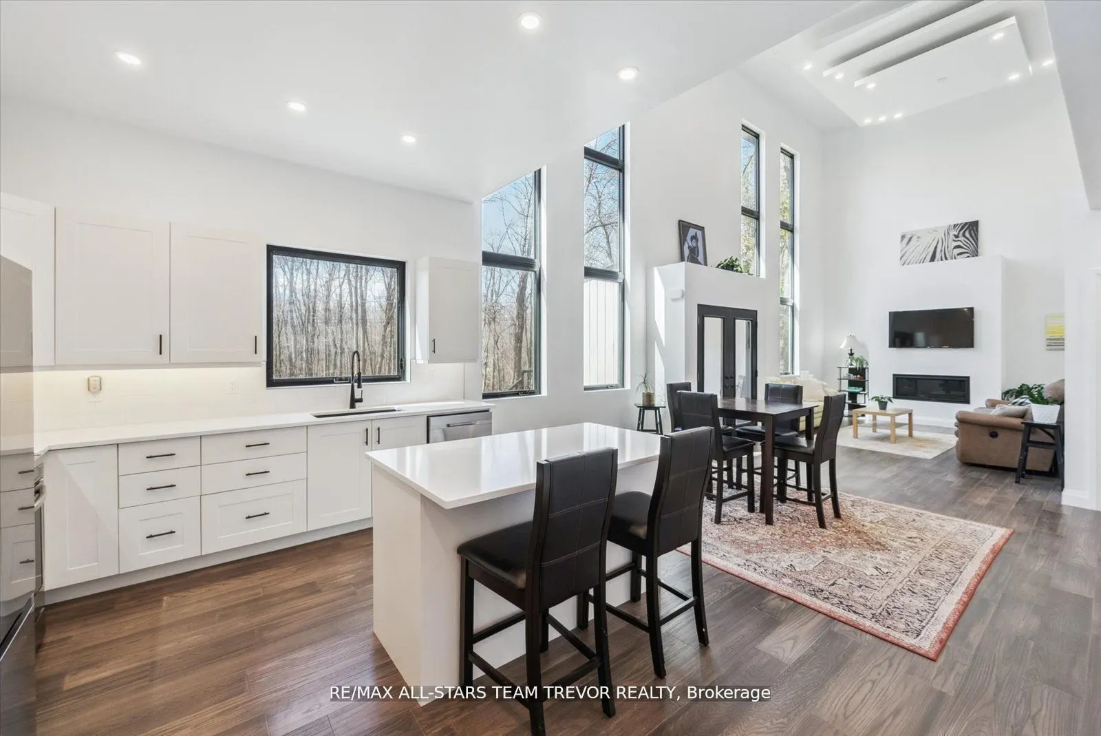 3441 Louis Lane