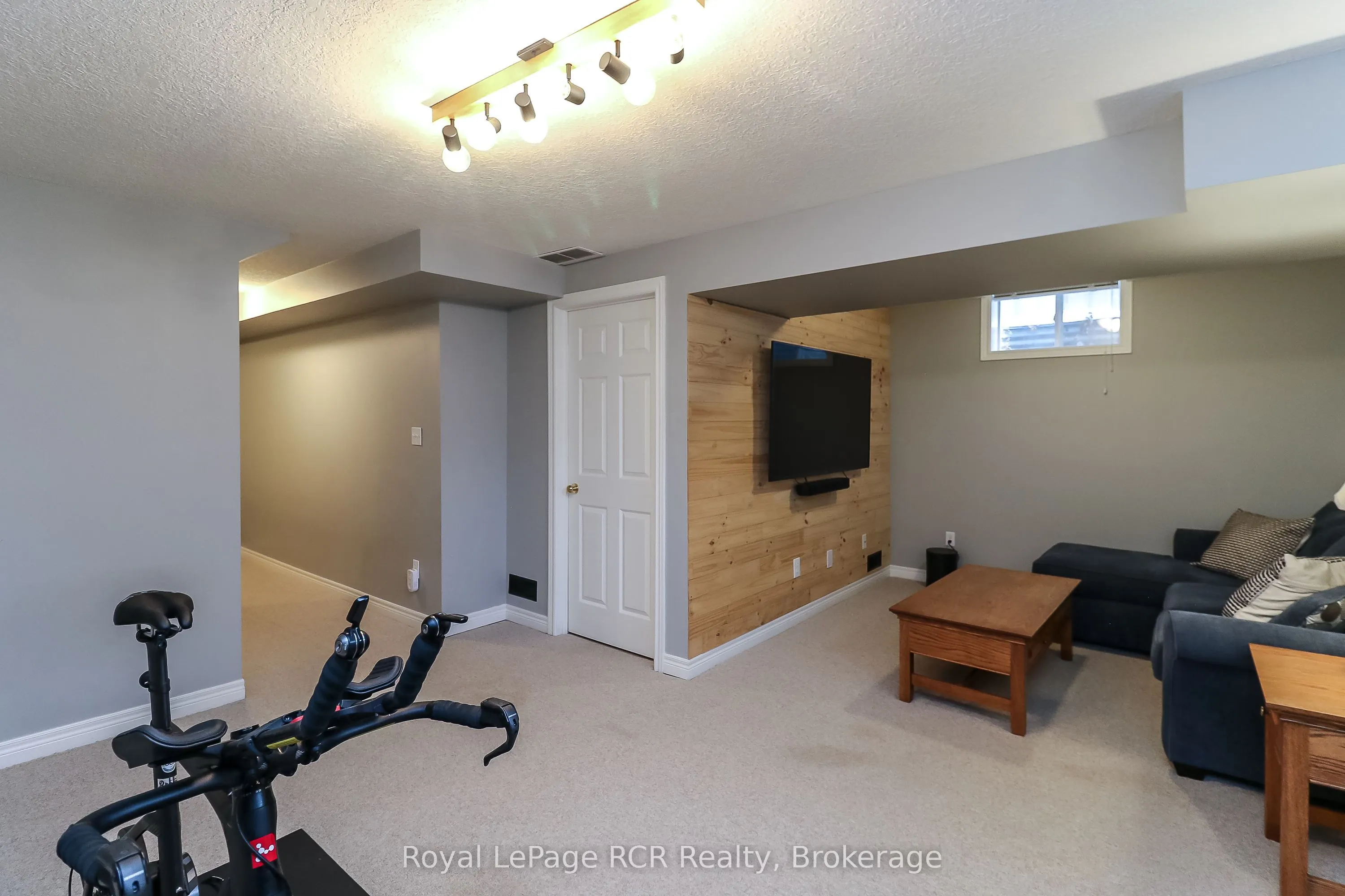 50 Highlands Crescent