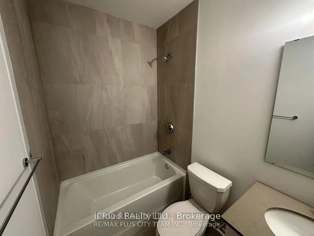 56 Lakeside Terrace, #208