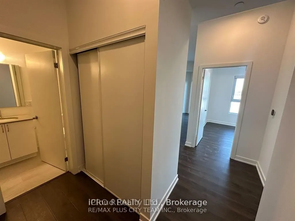 56 Lakeside Terrace, #208
