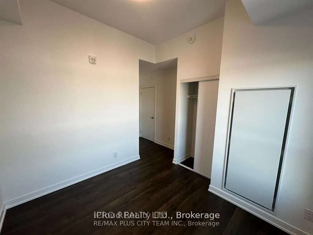 56 Lakeside Terrace, #208