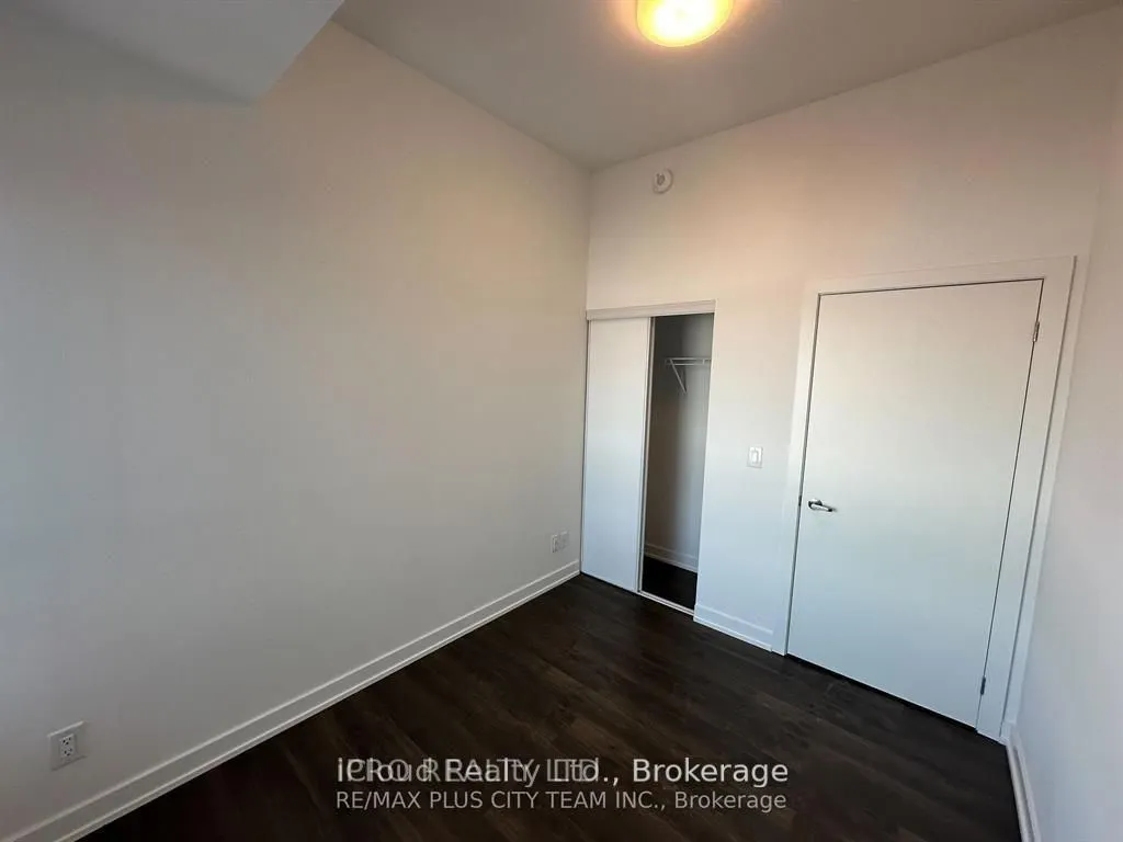 56 Lakeside Terrace, #208