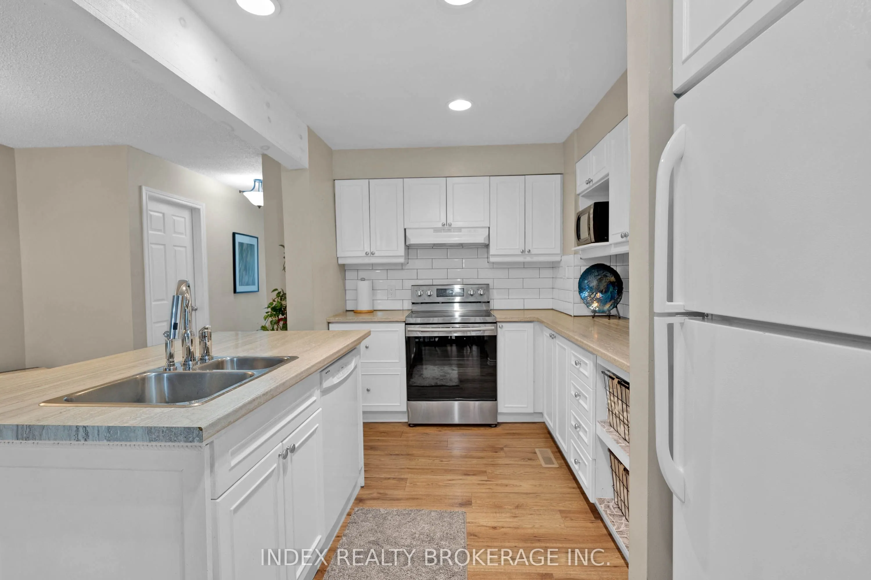 569 Tenth Street, #15