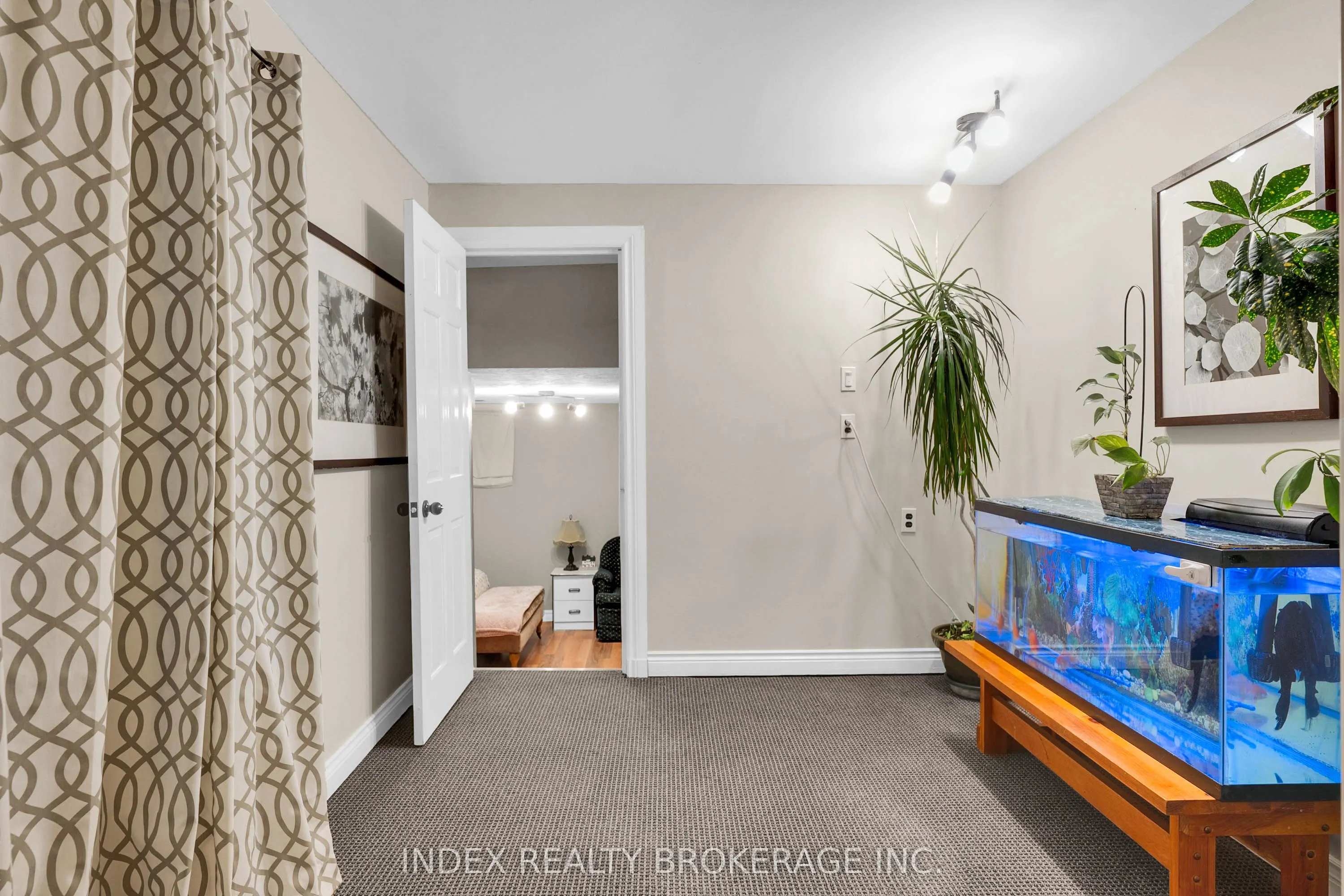 569 Tenth Street, #15