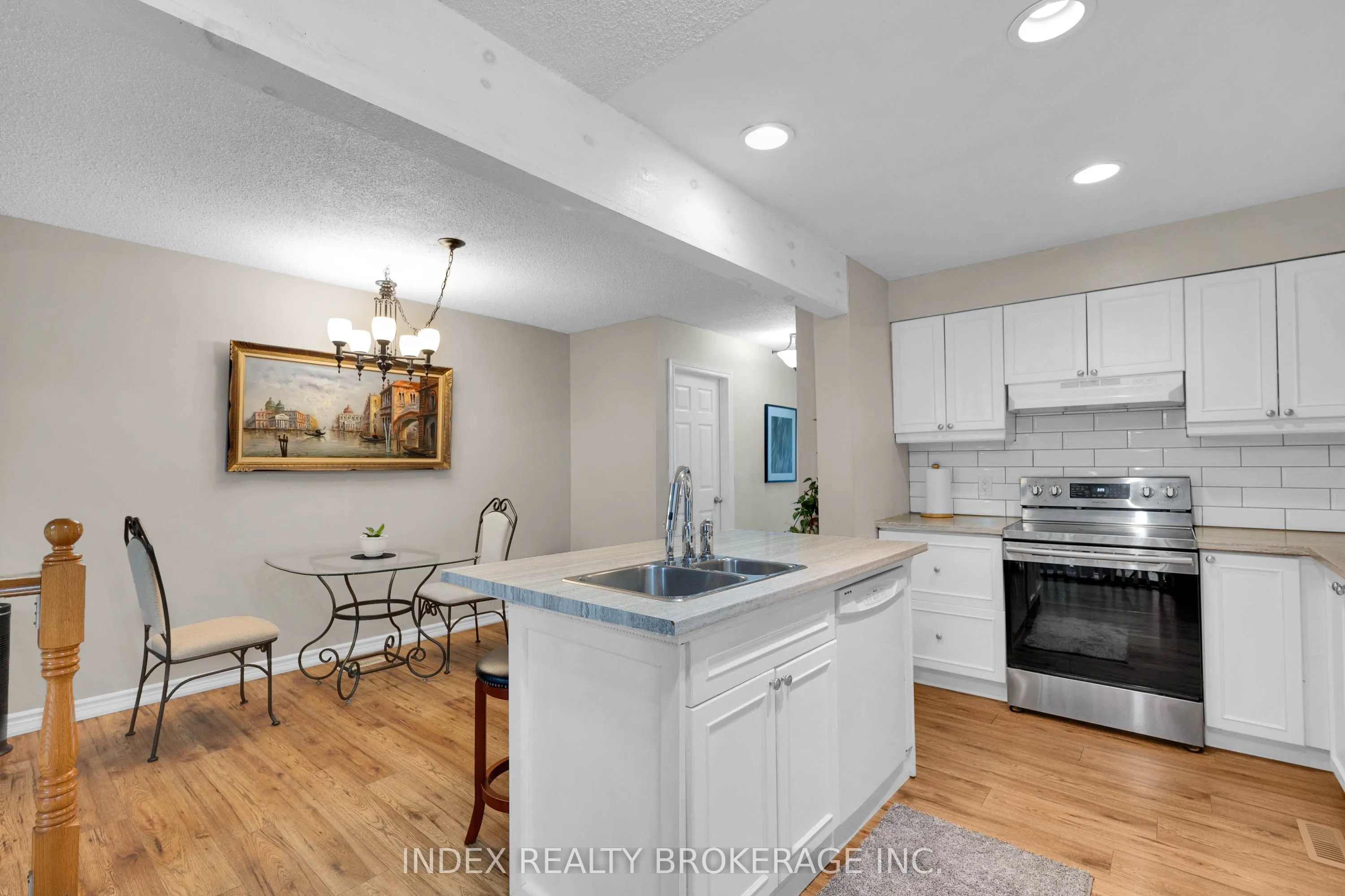569 Tenth Street, #15