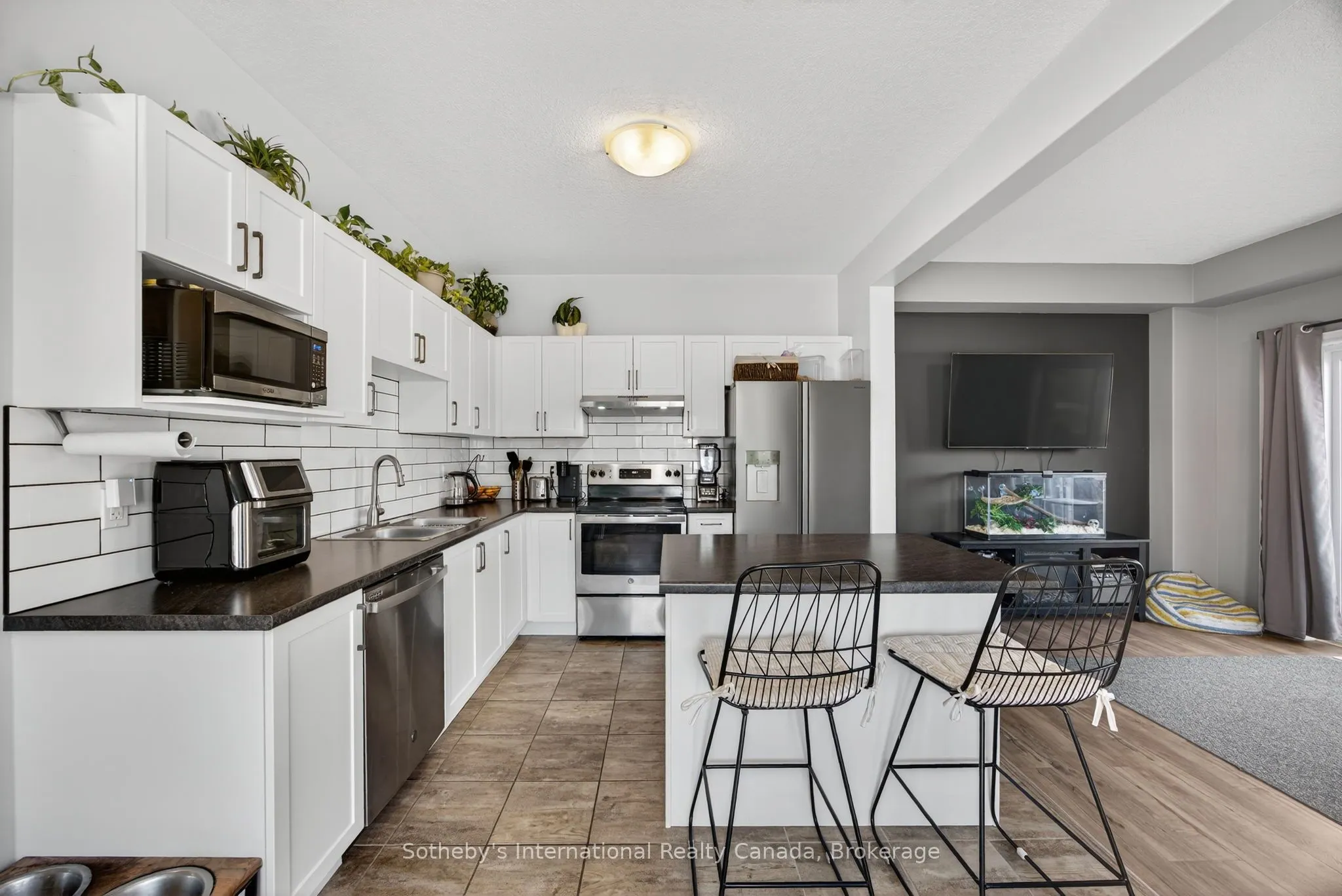 100 Archer Avenue