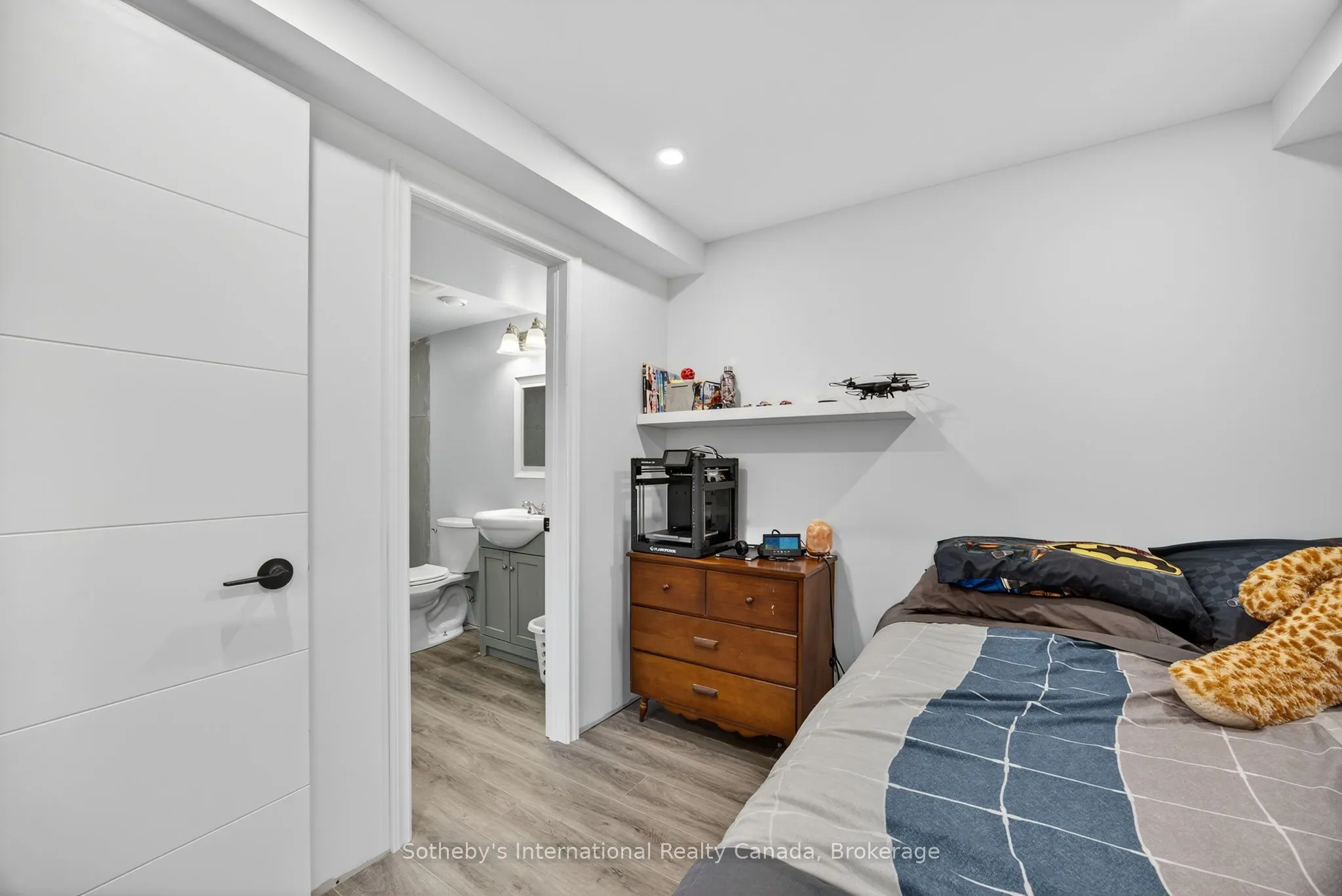 100 Archer Avenue
