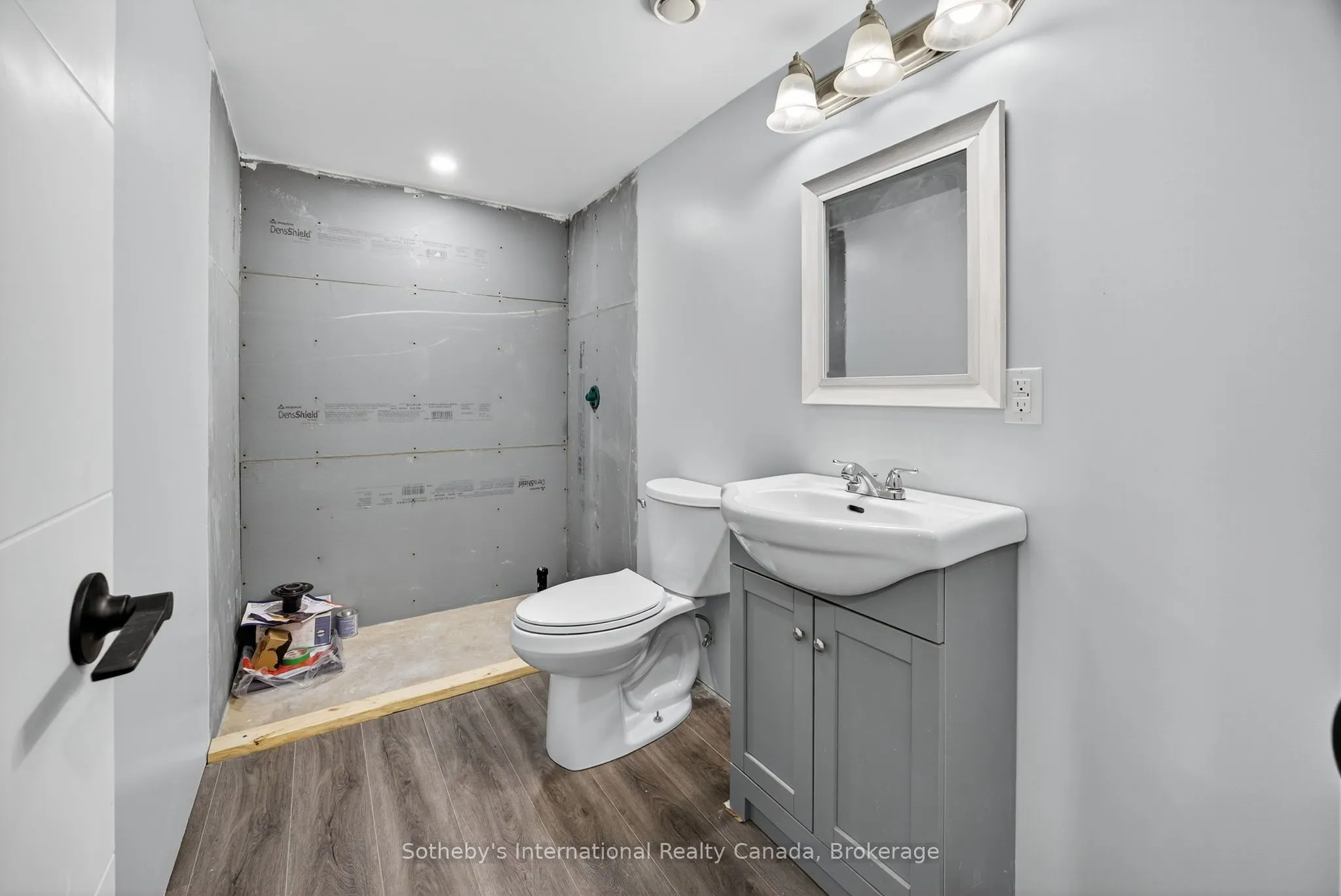 100 Archer Avenue