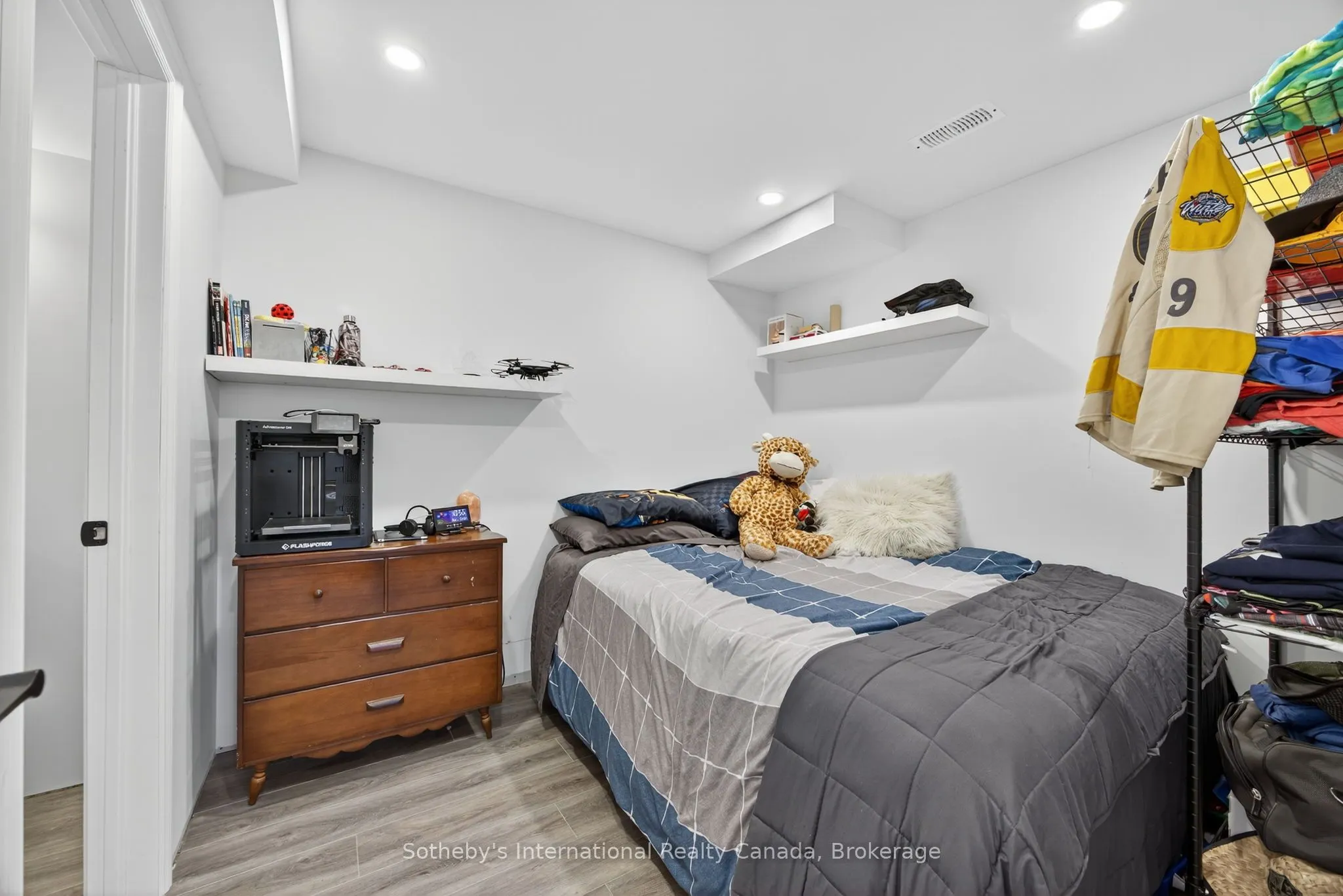 100 Archer Avenue