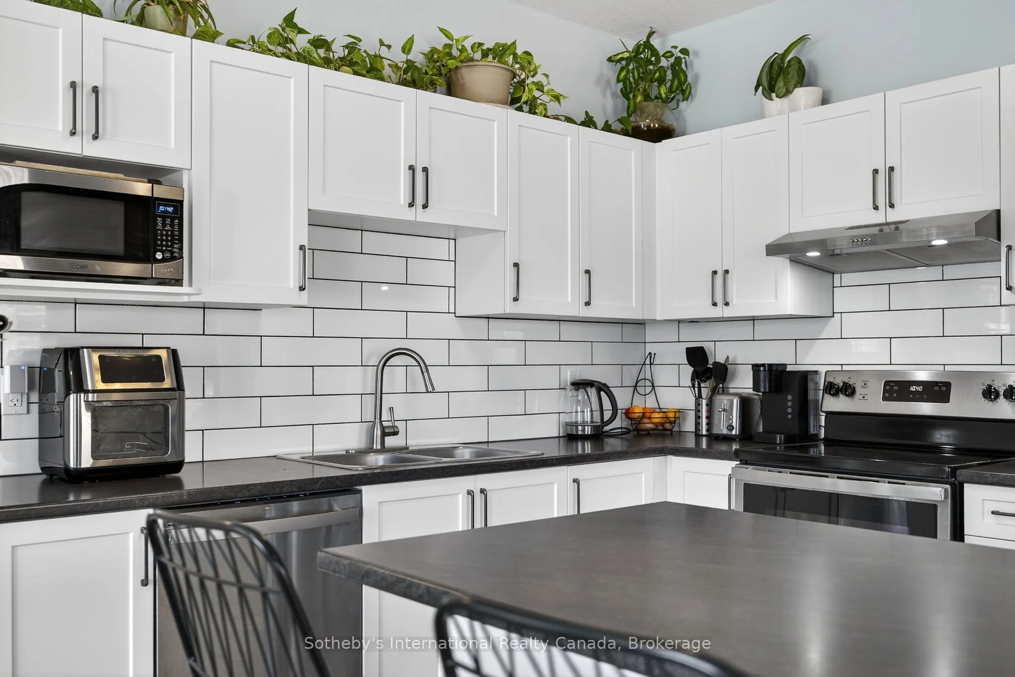 100 Archer Avenue