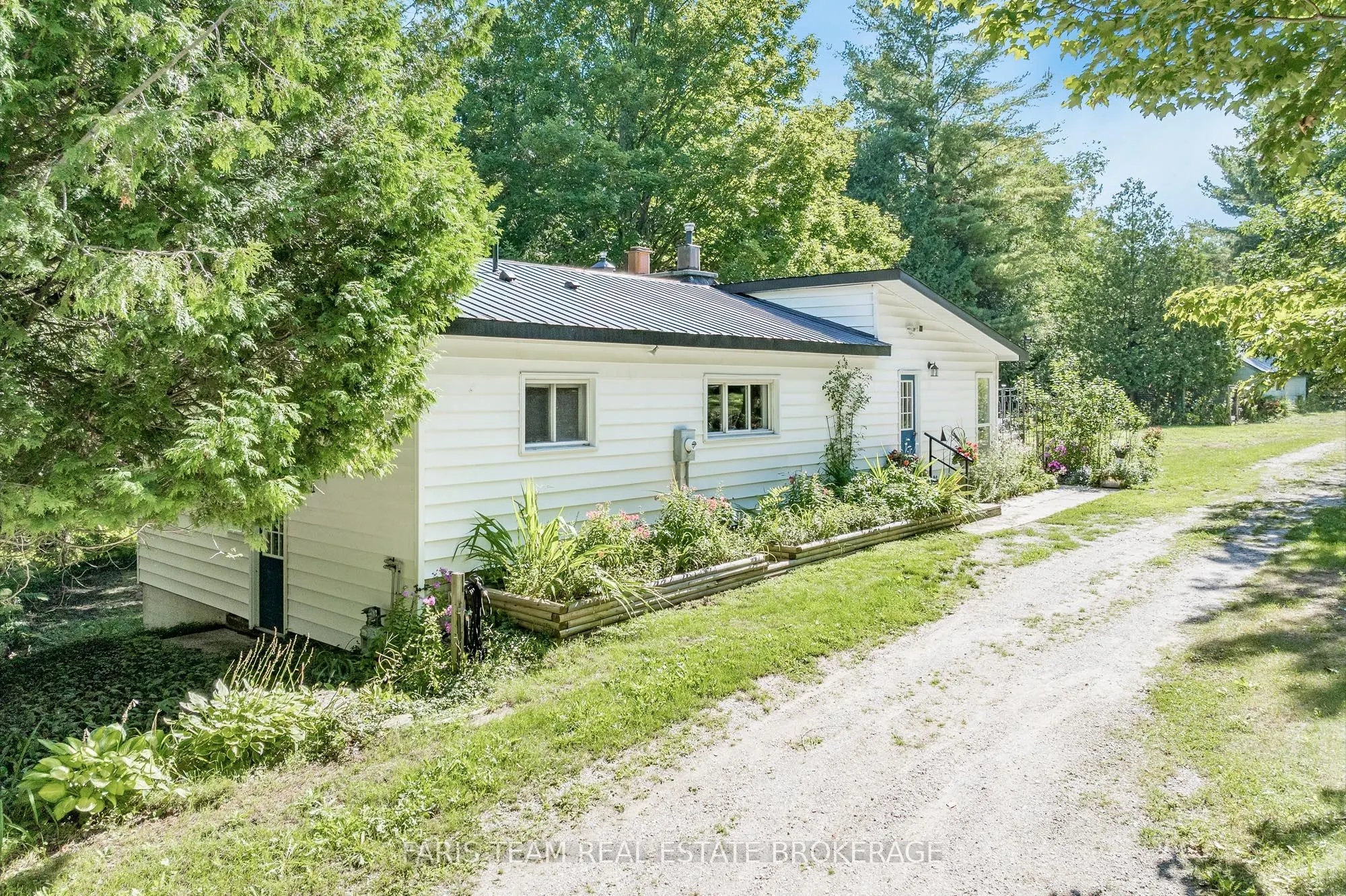 1983 Horseshoe Valley Road W