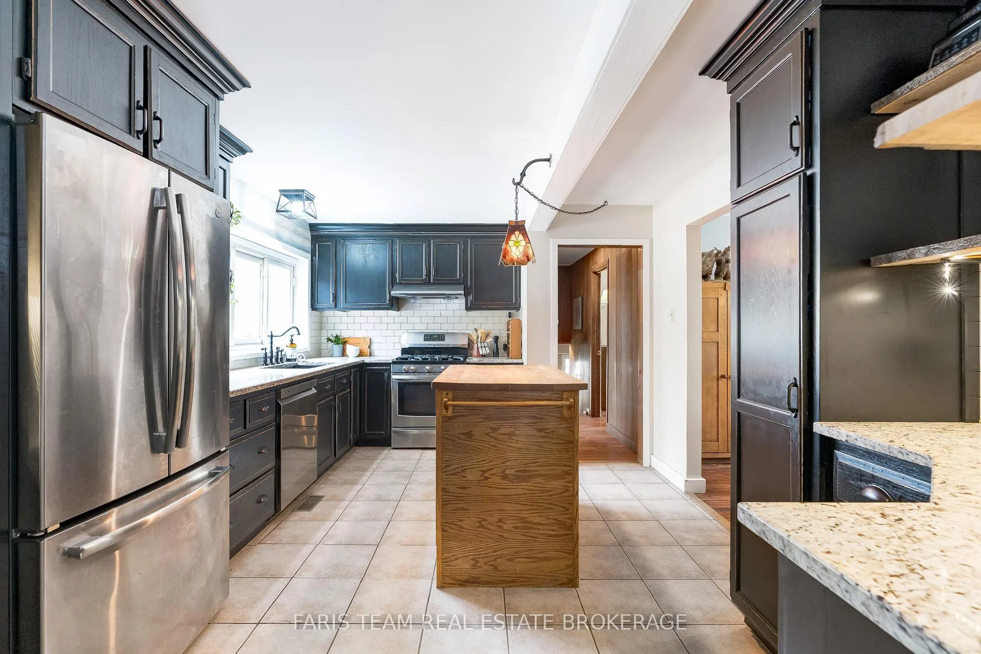 1983 Horseshoe Valley Road W
