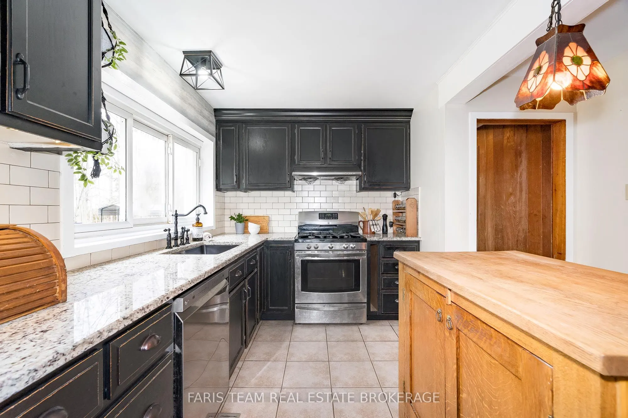 1983 Horseshoe Valley Road W