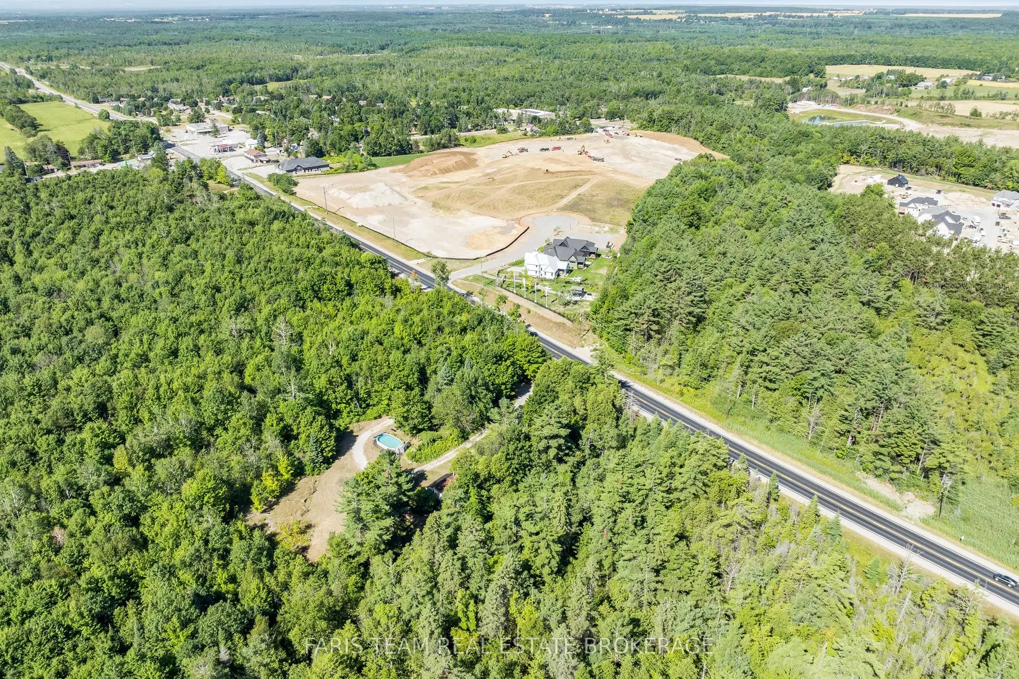 1983 Horseshoe Valley Road W