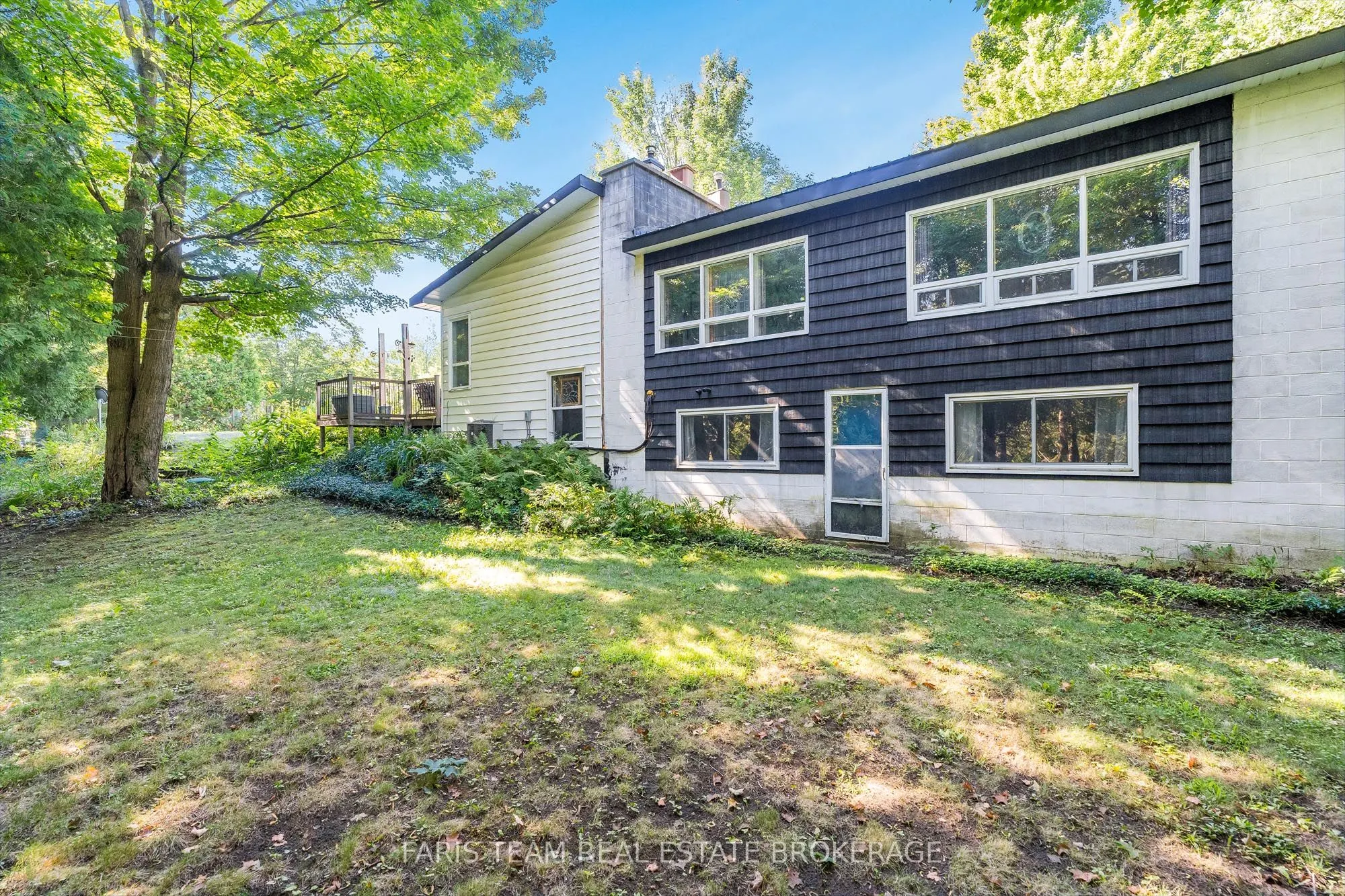1983 Horseshoe Valley Road W