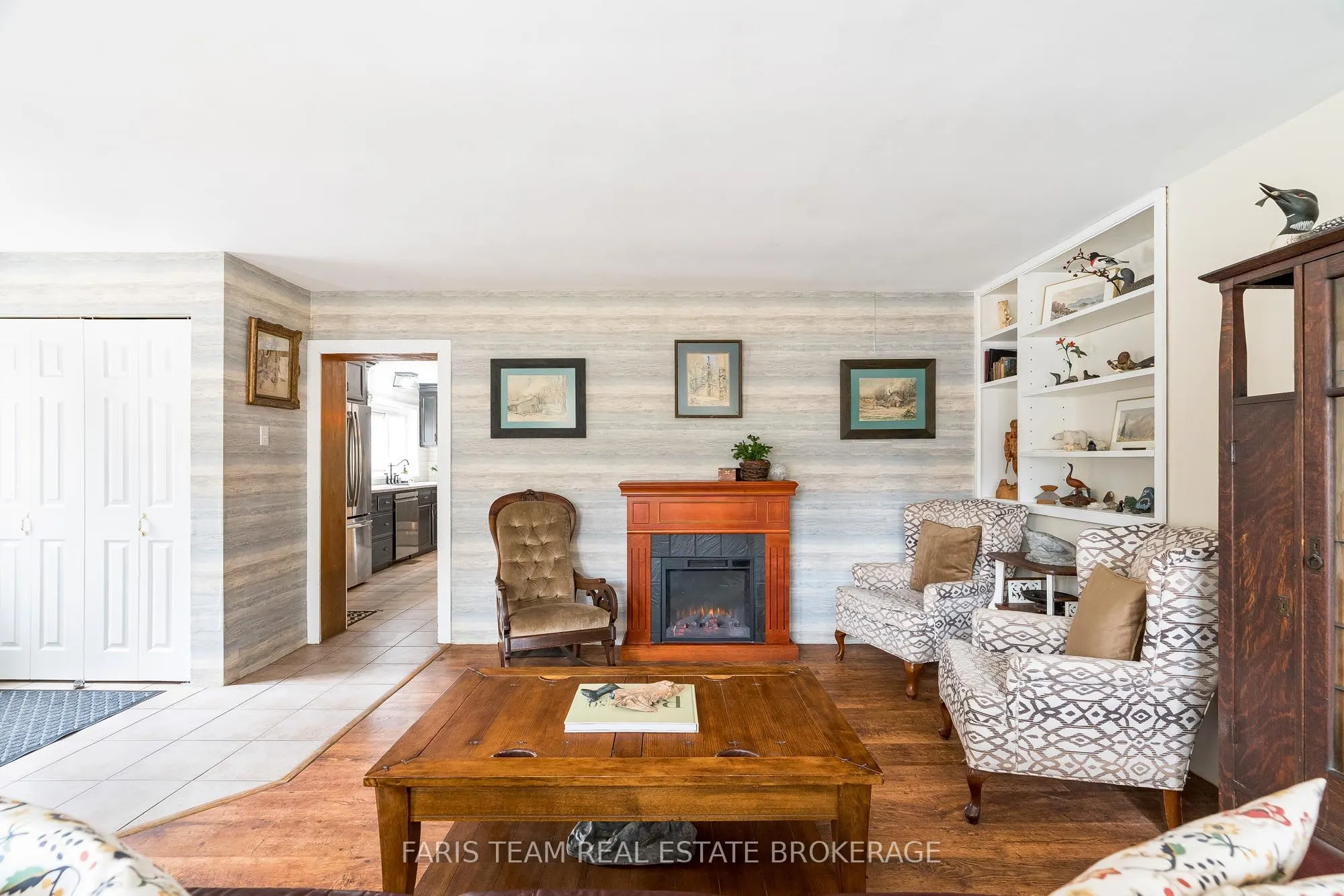 1983 Horseshoe Valley Road W