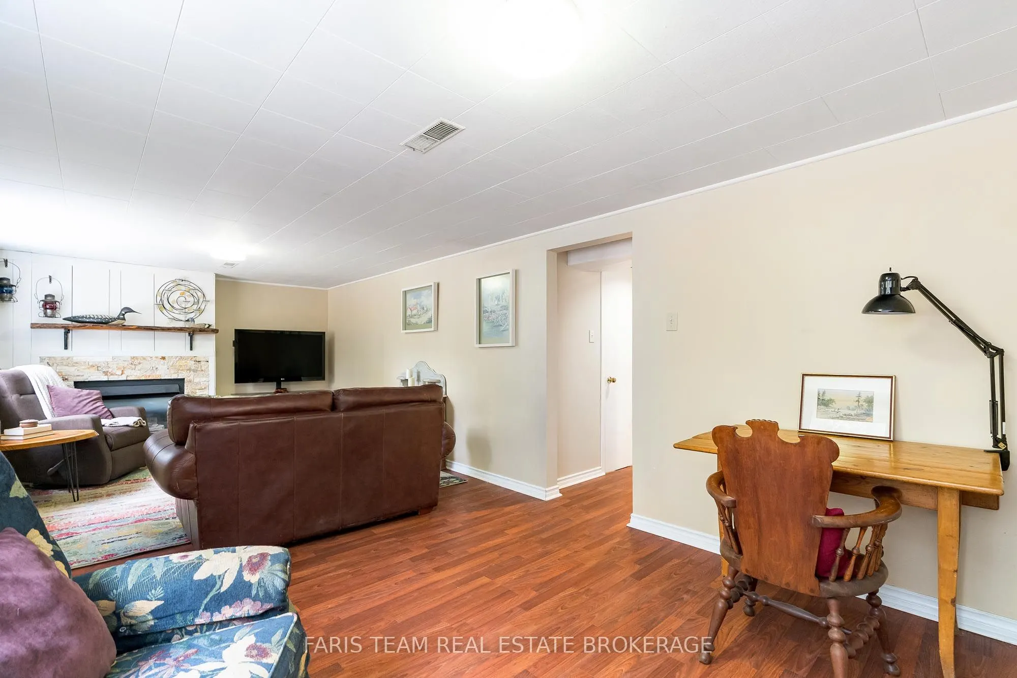 1983 Horseshoe Valley Road W