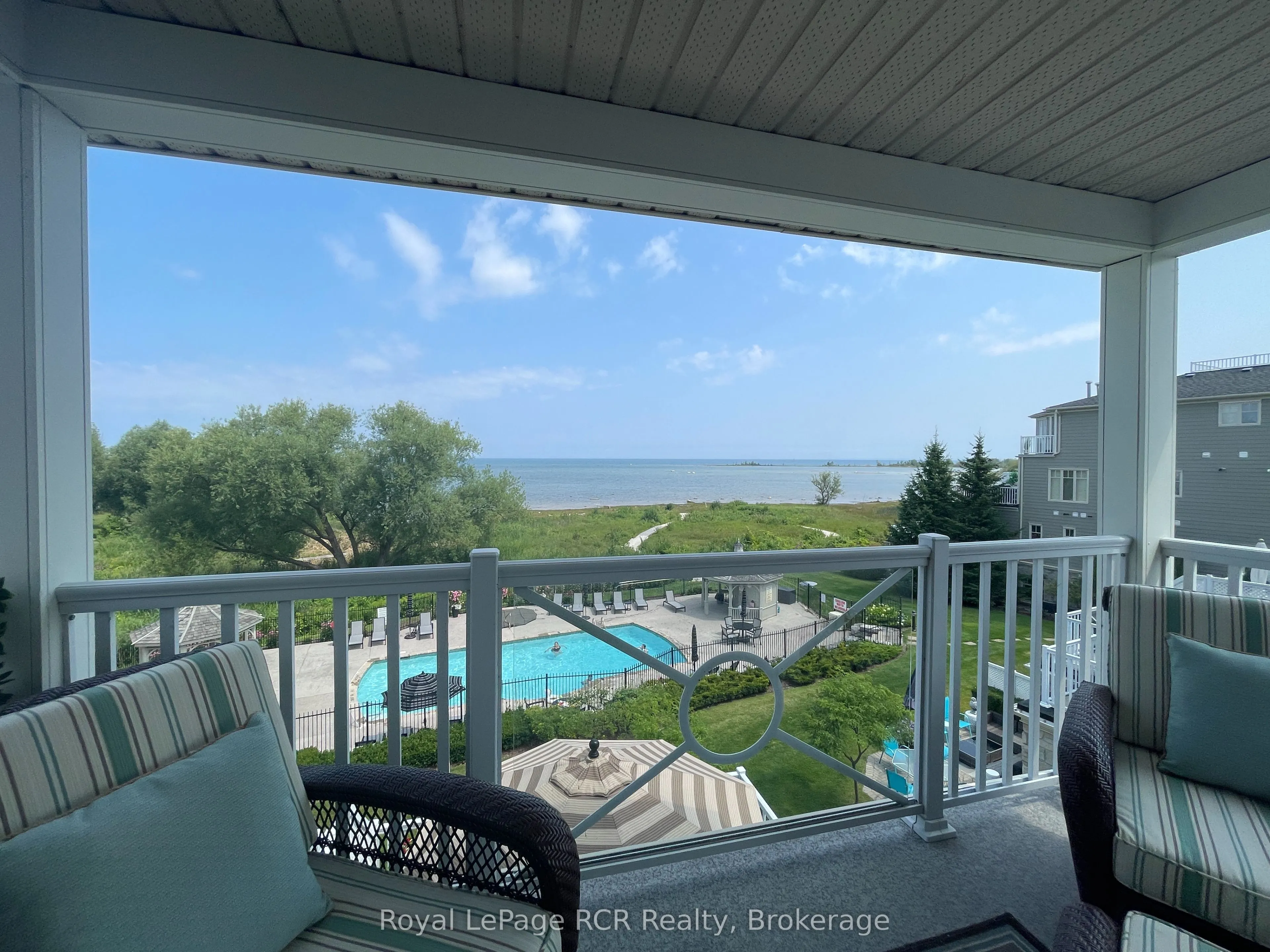 40 TROTT Boulevard, #402