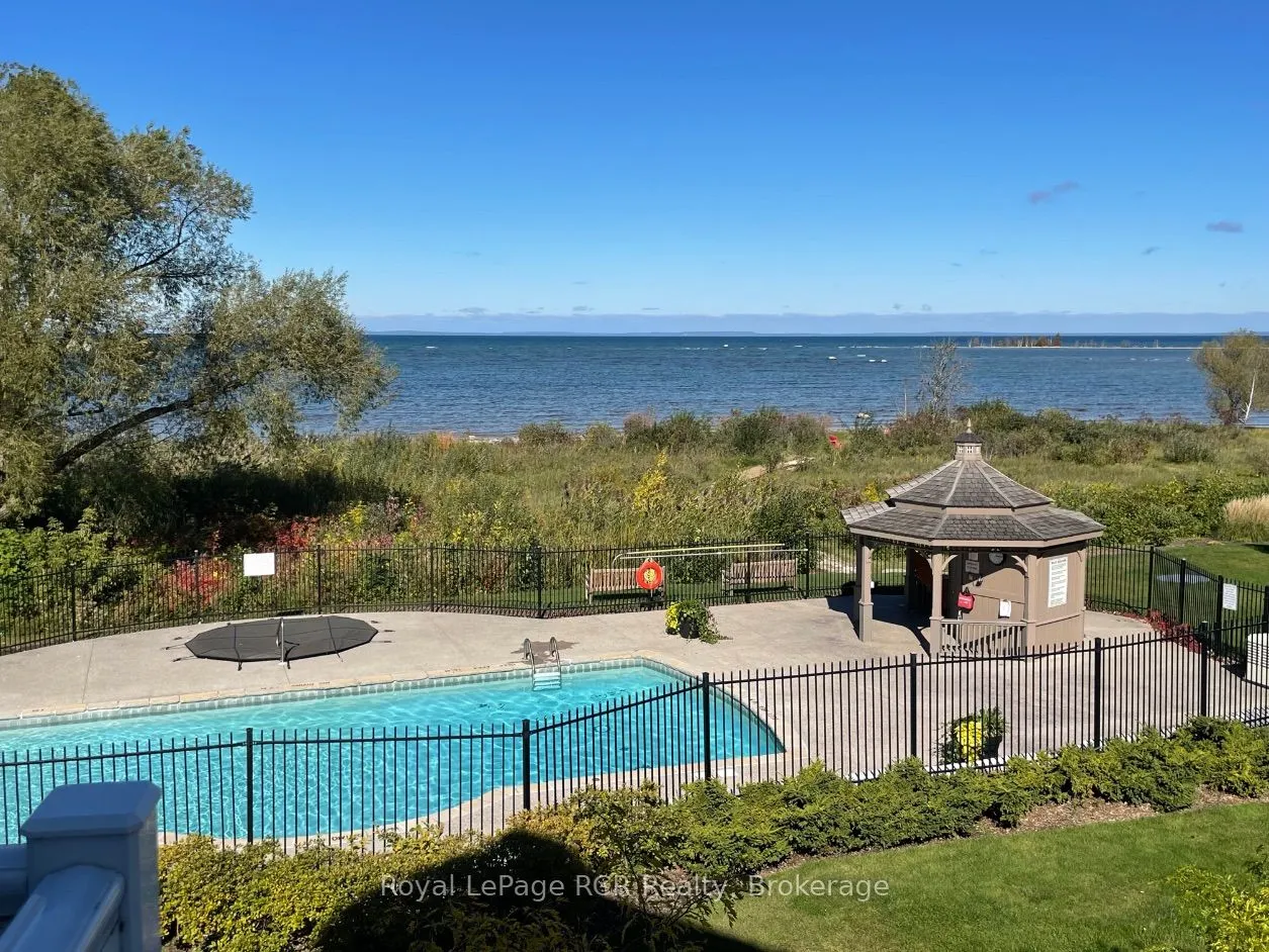 40 TROTT Boulevard, #402