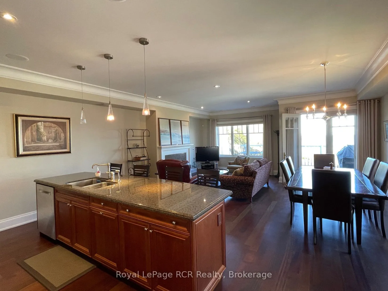 40 TROTT Boulevard, #402