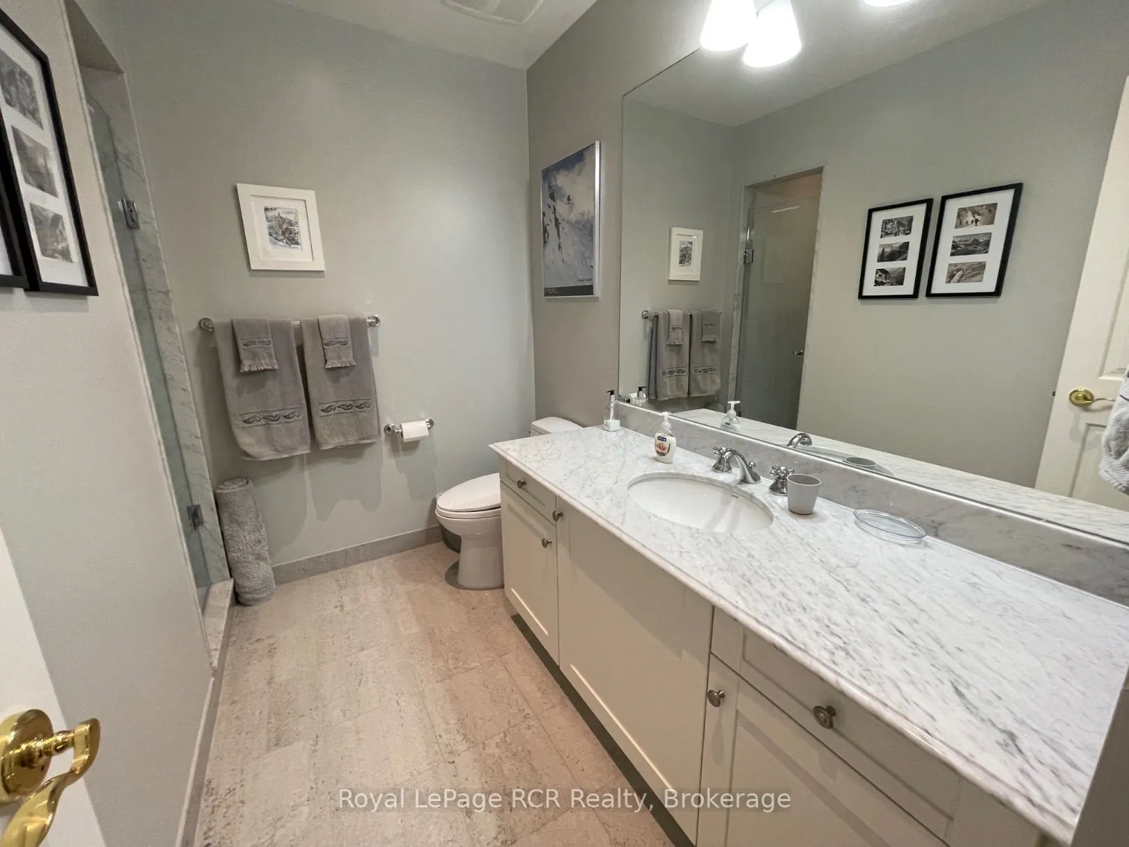 40 TROTT Boulevard, #402